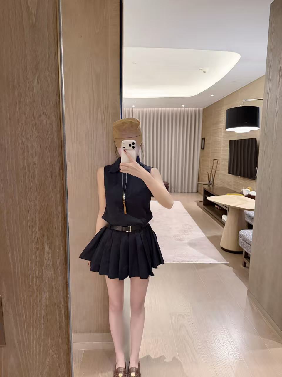 L0WEWの刺繍ロゴ入りノースリーブドレス【50％割引+送料無料】