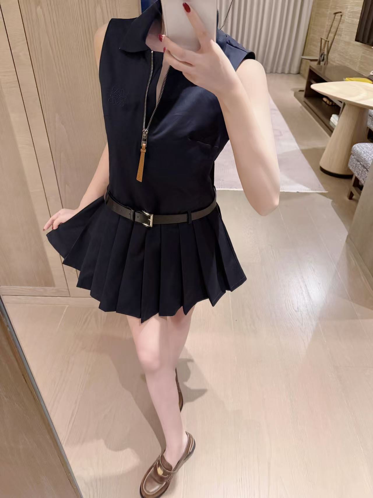 L0WEWの刺繍ロゴ入りノースリーブドレス【50％割引+送料無料】