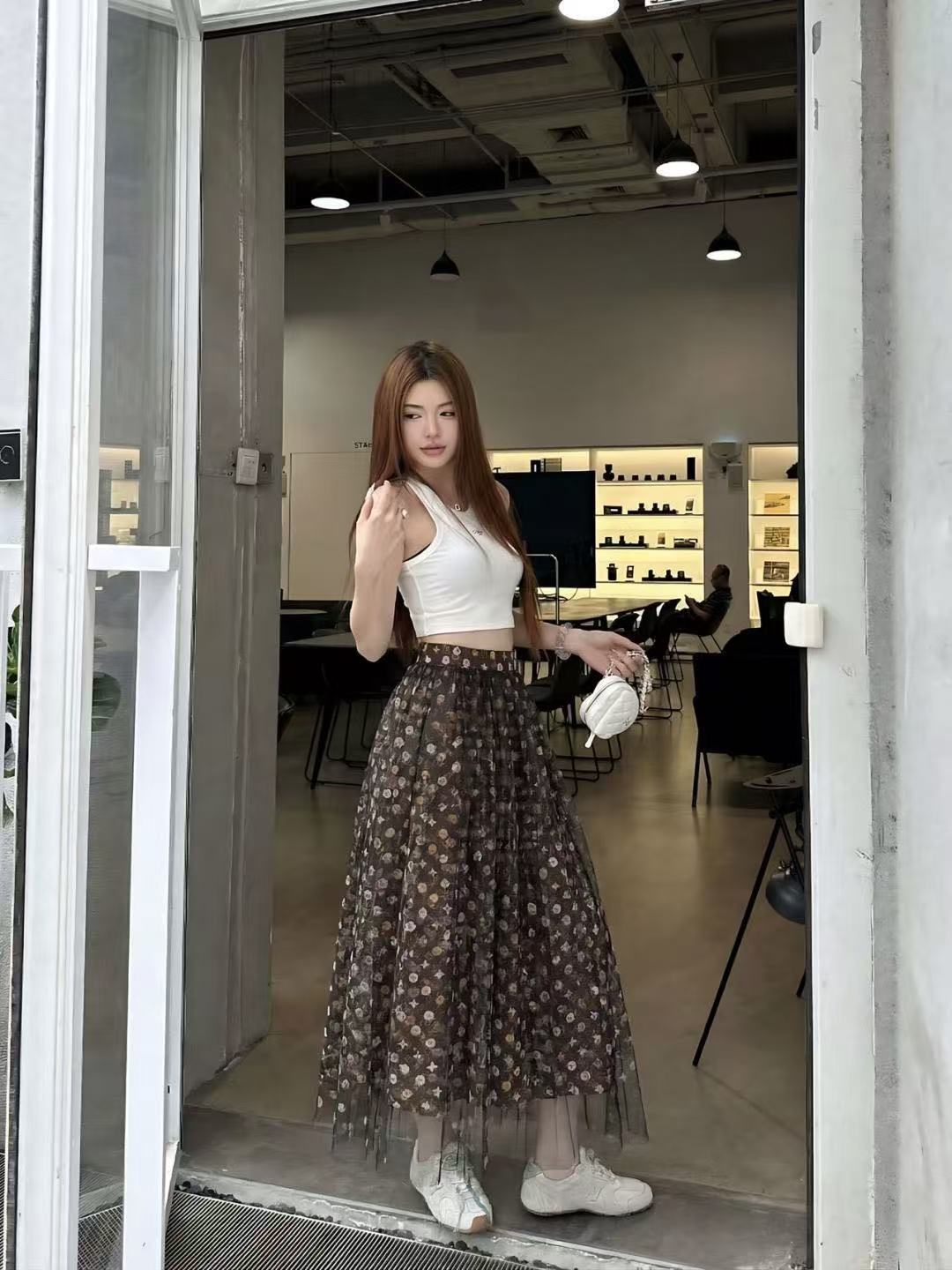 LVプリント柄ミディスカート【50％割引+送料無料】