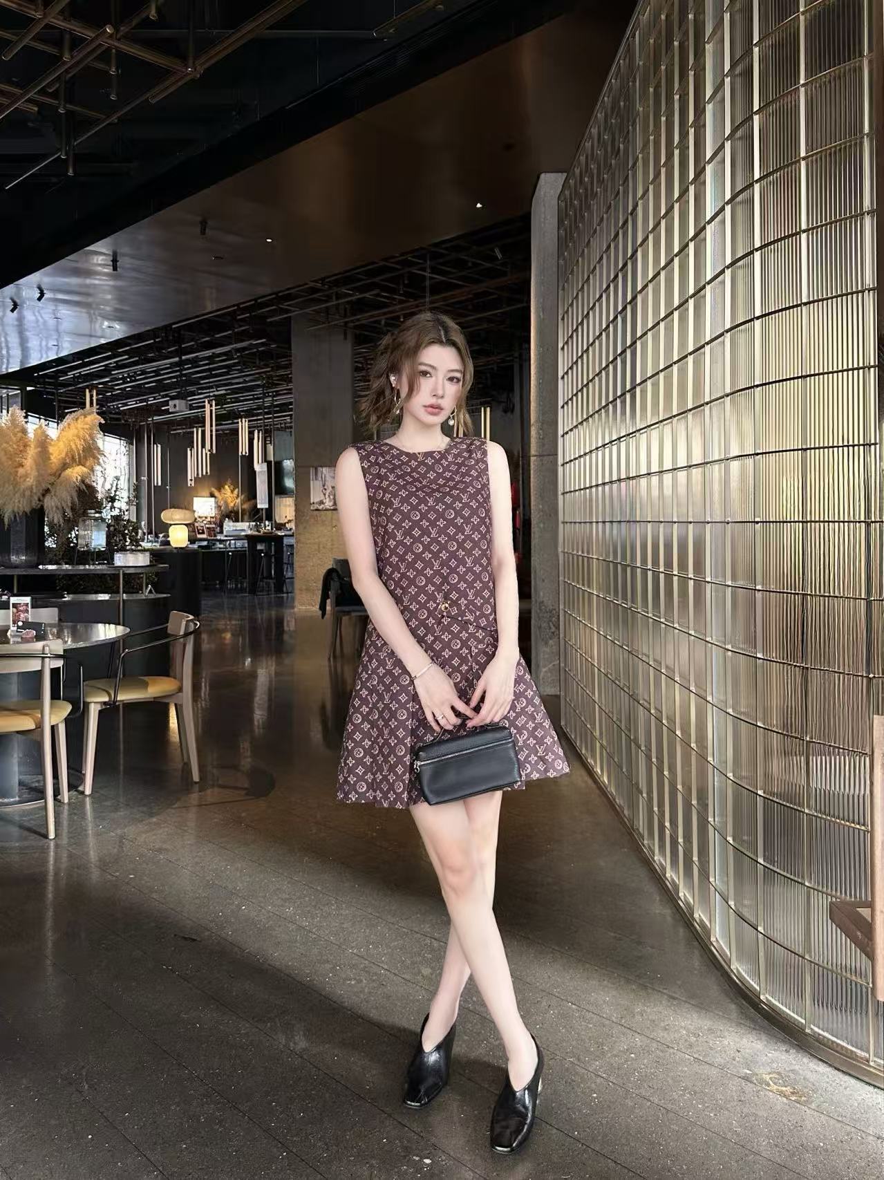 LVプリント ノースリーブドレス【50％割引+送料無料】