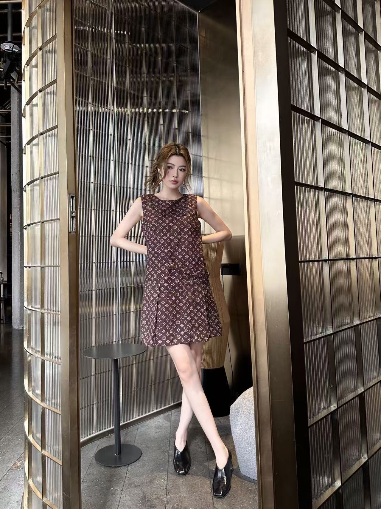 LVプリント ノースリーブドレス【50％割引+送料無料】