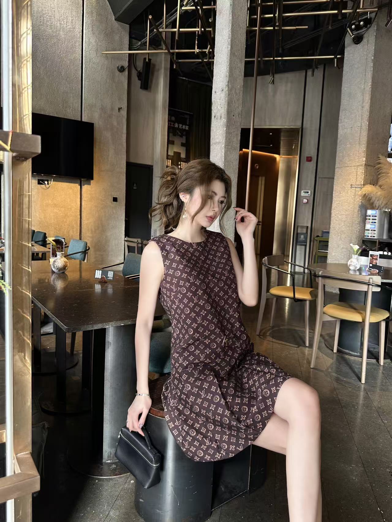 LVプリント ノースリーブドレス【50％割引+送料無料】