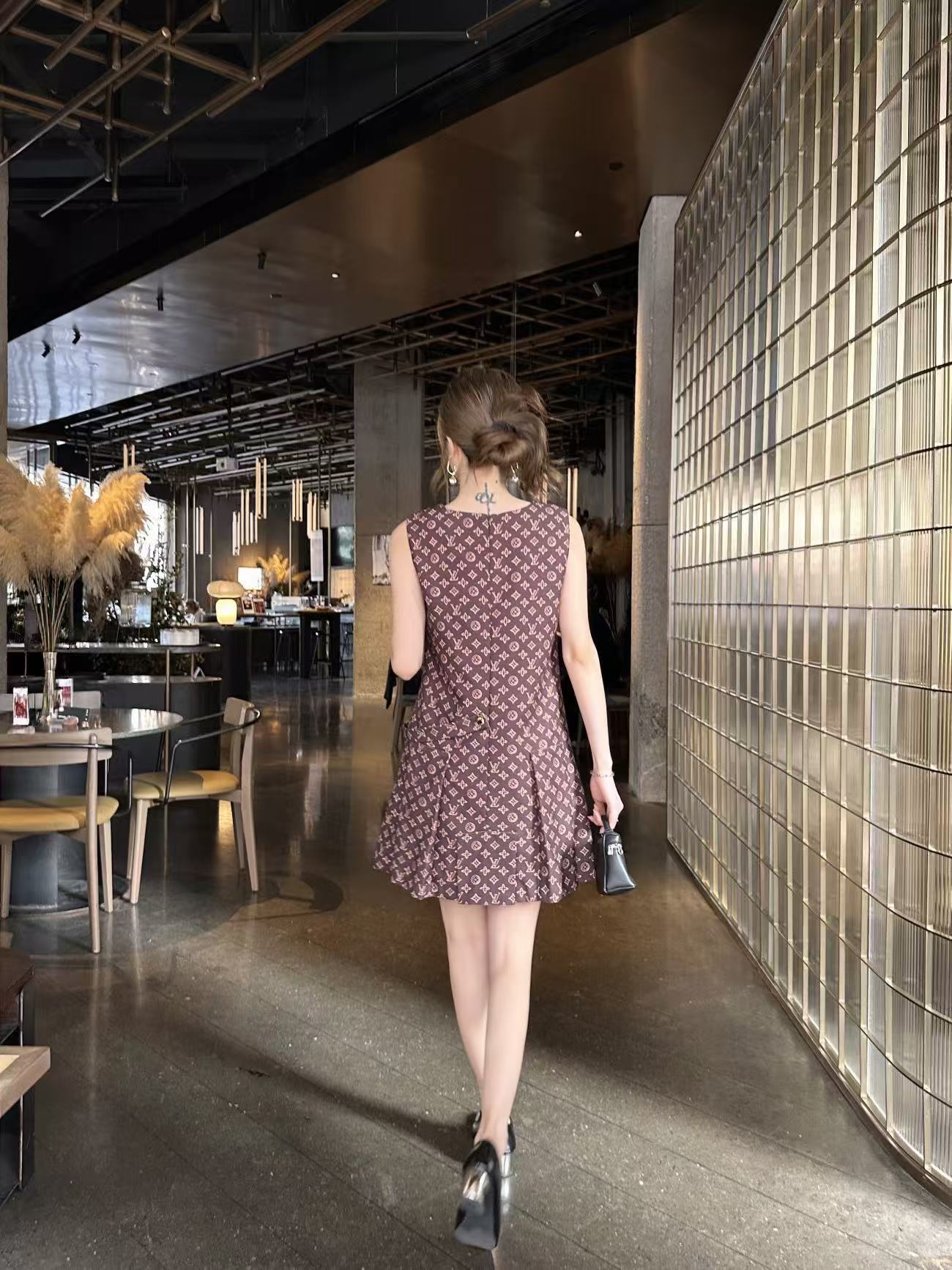 LVプリント ノースリーブドレス【50％割引+送料無料】