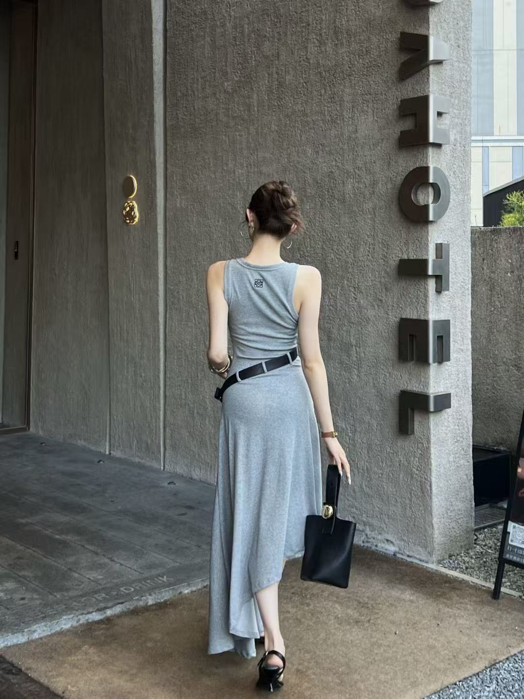 L0WEW 不規則なノースリーブドレス【50％割引+送料無料】