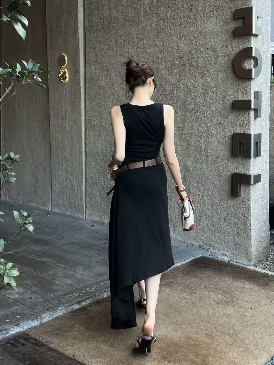 L0WEW 不規則なノースリーブドレス【50％割引+送料無料】