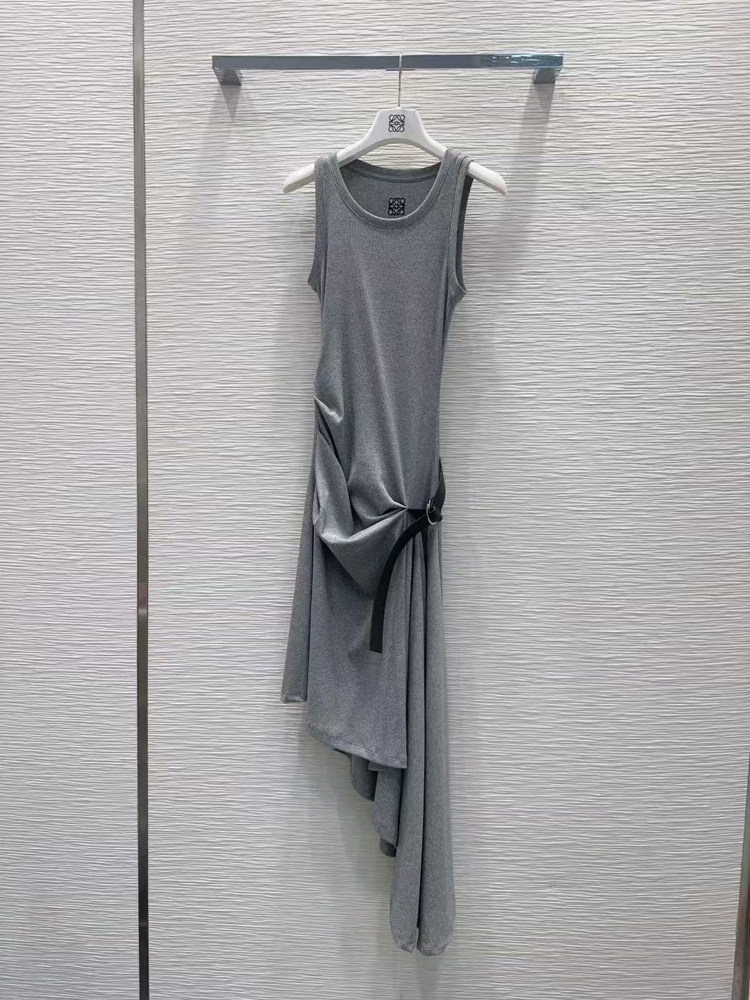 L0WEW 不規則なノースリーブドレス【50％割引+送料無料】