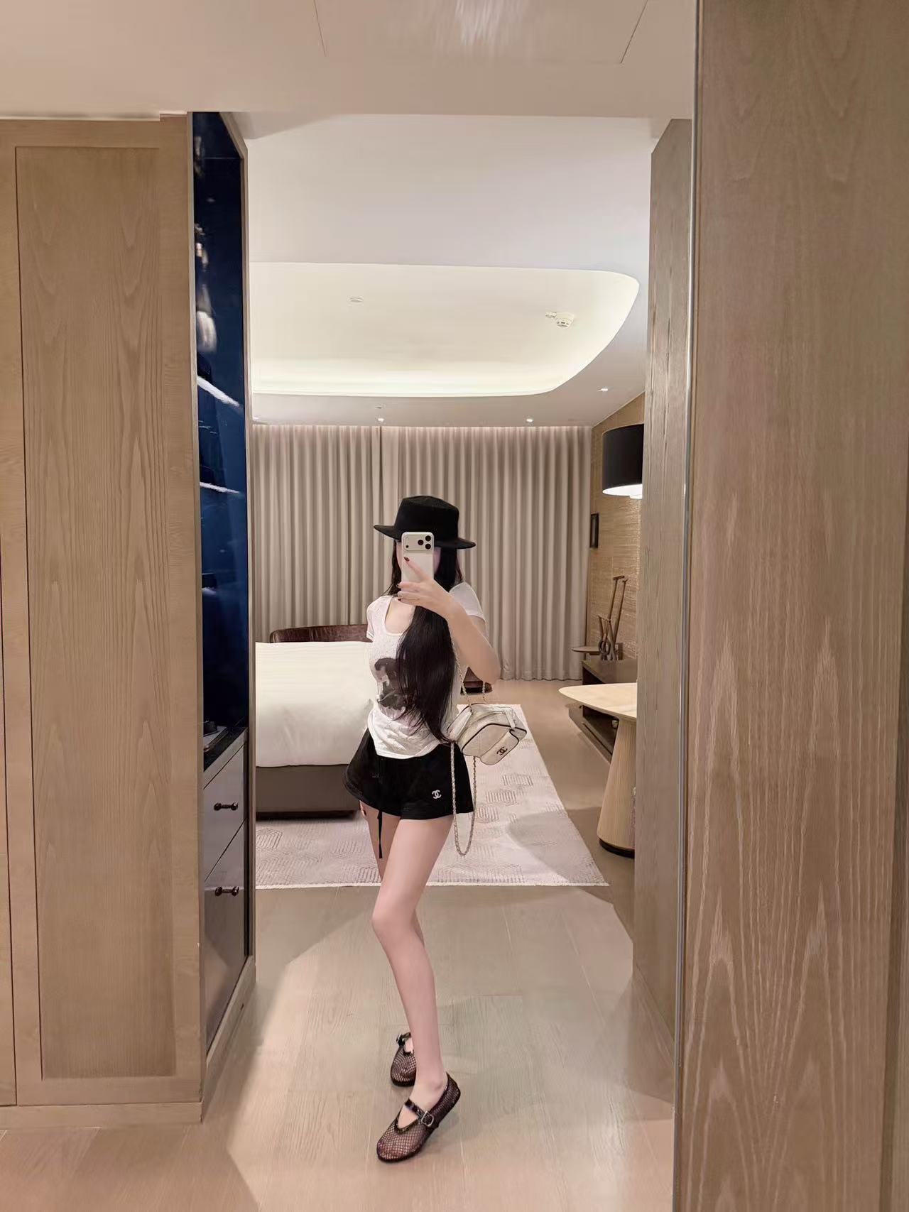 CHANE1 ダブルC ラインストーンTシャツ【50％割引+送料無料】