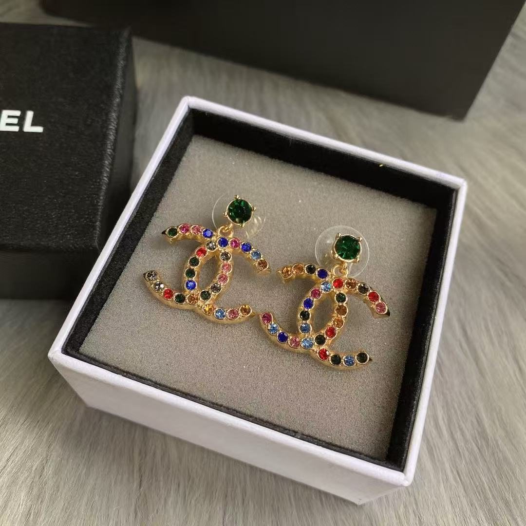 CHANE1 ダブルCカラーダイヤモンドスタッドピアス【50％割引+送料無料】