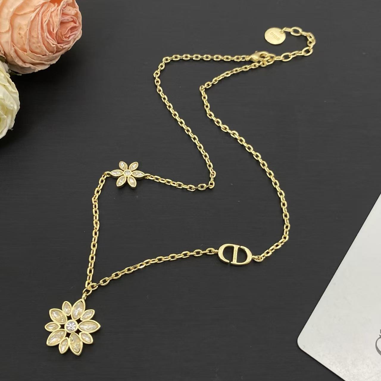 DI0Rダイヤモンドフラワーネックレス【50％割引+送料無料】
