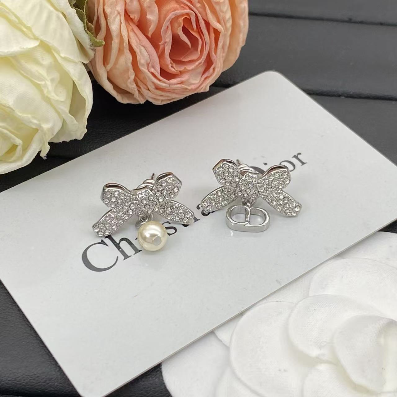 DI0R蝶のパールとダイヤモンドのイヤリング【50％割引+送料無料】