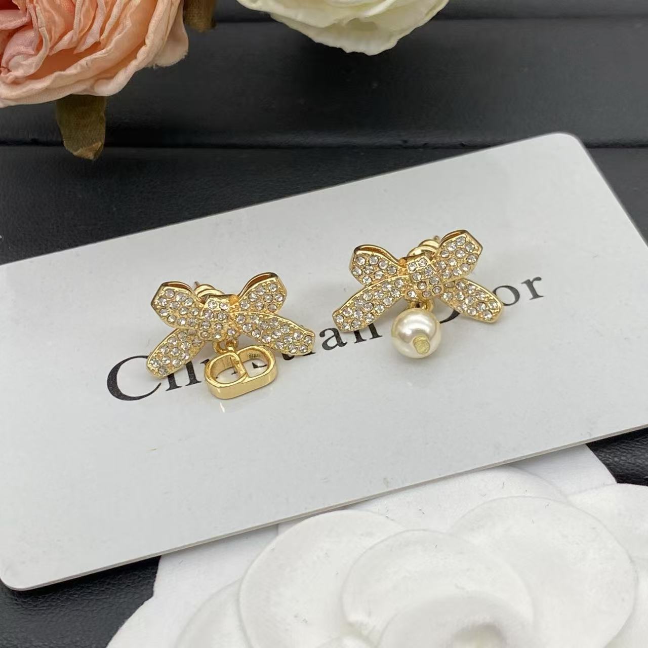 DI0R蝶のパールとダイヤモンドのイヤリング【50％割引+送料無料】