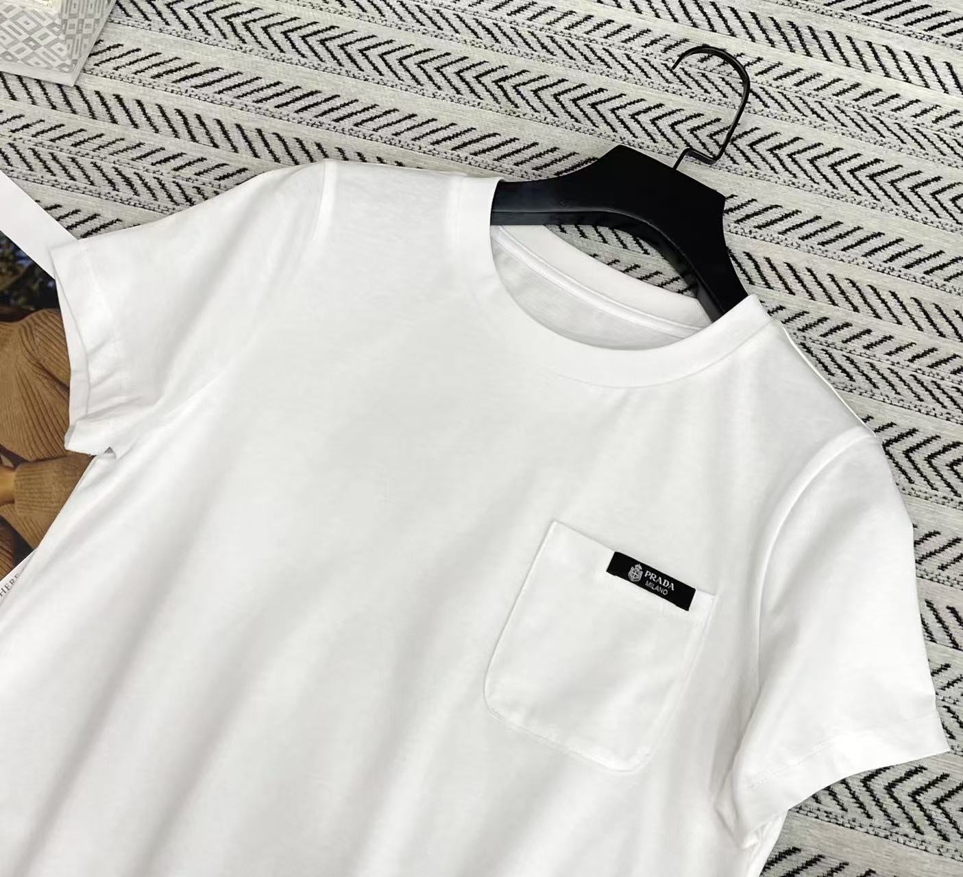 M1UM1UポケットレターTシャツ【50％割引+送料無料】