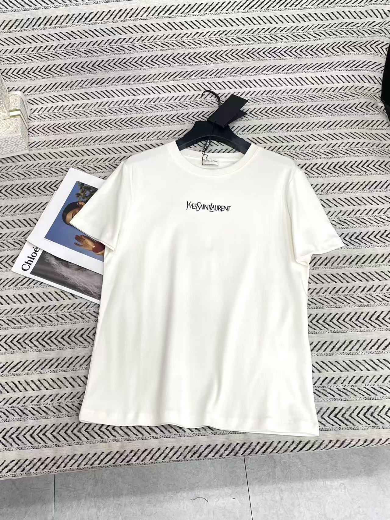 YSL ミニマリスト レタリング Tシャツ【50％割引+送料無料】