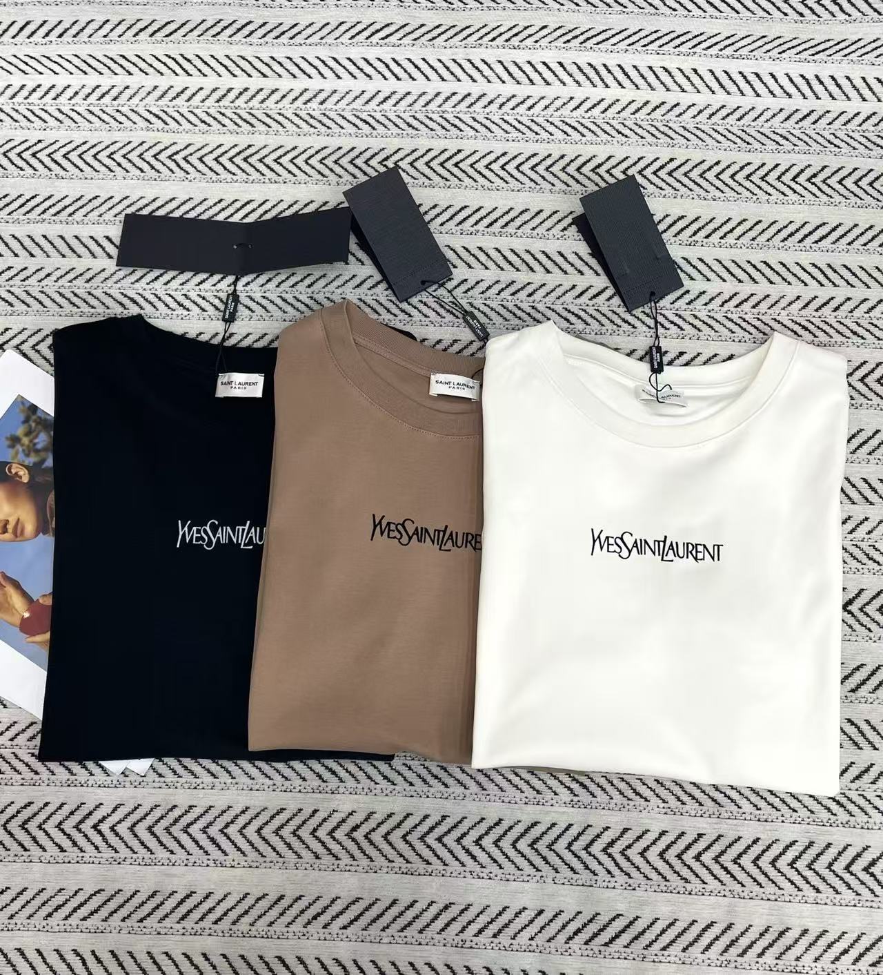 YSL ミニマリスト レタリング Tシャツ【50％割引+送料無料】