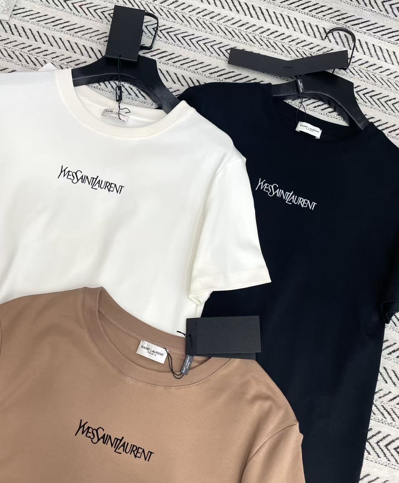 YSL ミニマリスト レタリング Tシャツ【50％割引+送料無料】