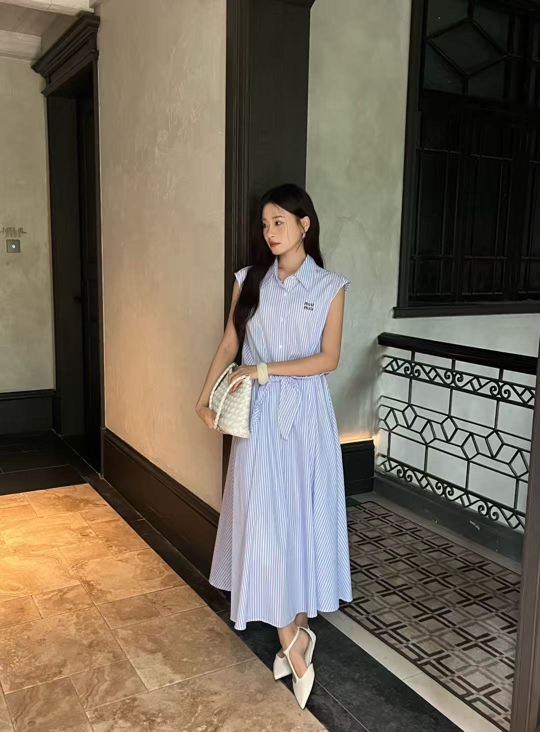 M1UM1U ストライプ柄レタリング ベスト＋スカート 2点セット【50％割引+送料無料】