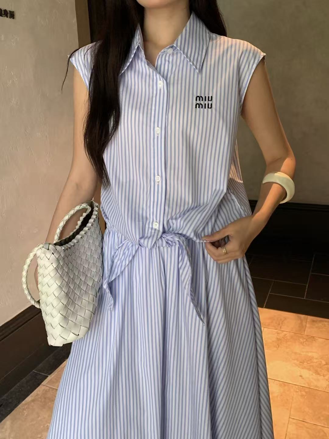 M1UM1U ストライプ柄レタリング ベスト＋スカート 2点セット【50％割引+送料無料】