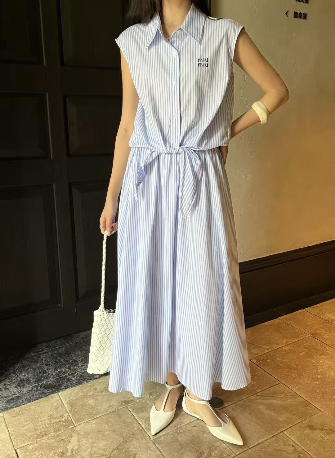 M1UM1U ストライプ柄レタリング ベスト＋スカート 2点セット【50％割引+送料無料】