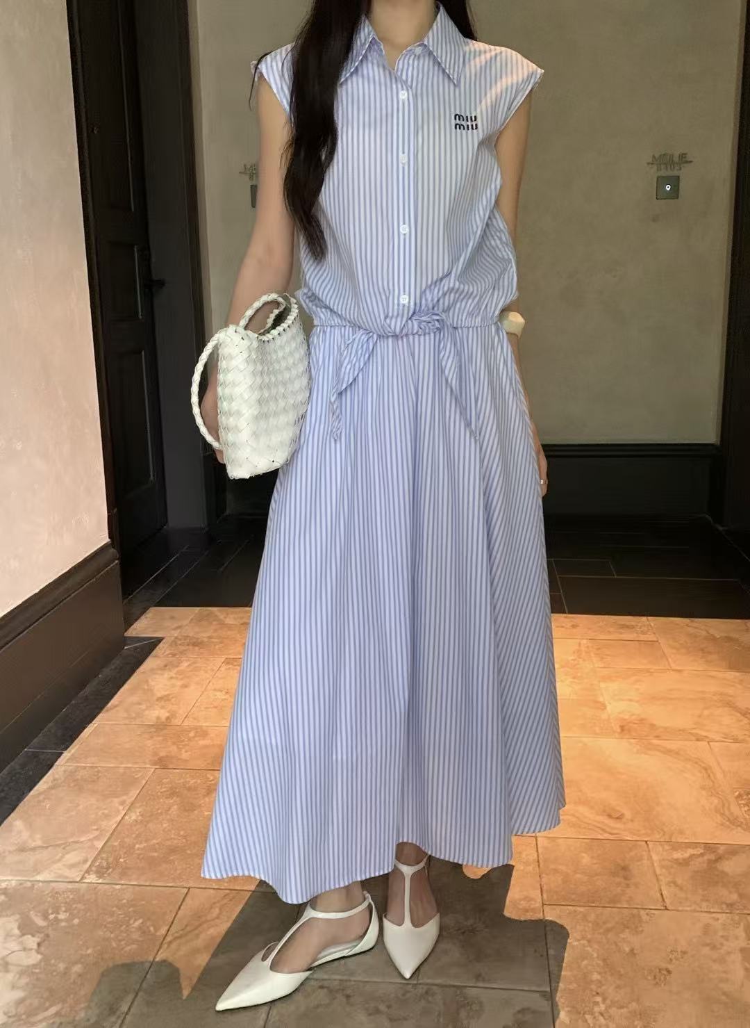 M1UM1U ストライプ柄レタリング ベスト＋スカート 2点セット【50％割引+送料無料】