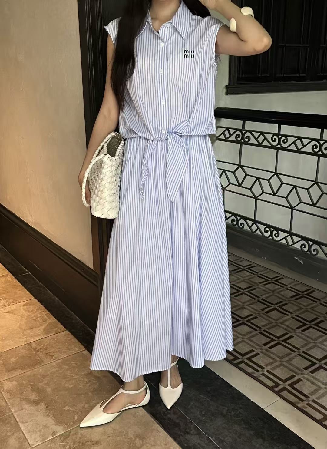 M1UM1U ストライプ柄レタリング ベスト＋スカート 2点セット【50％割引+送料無料】