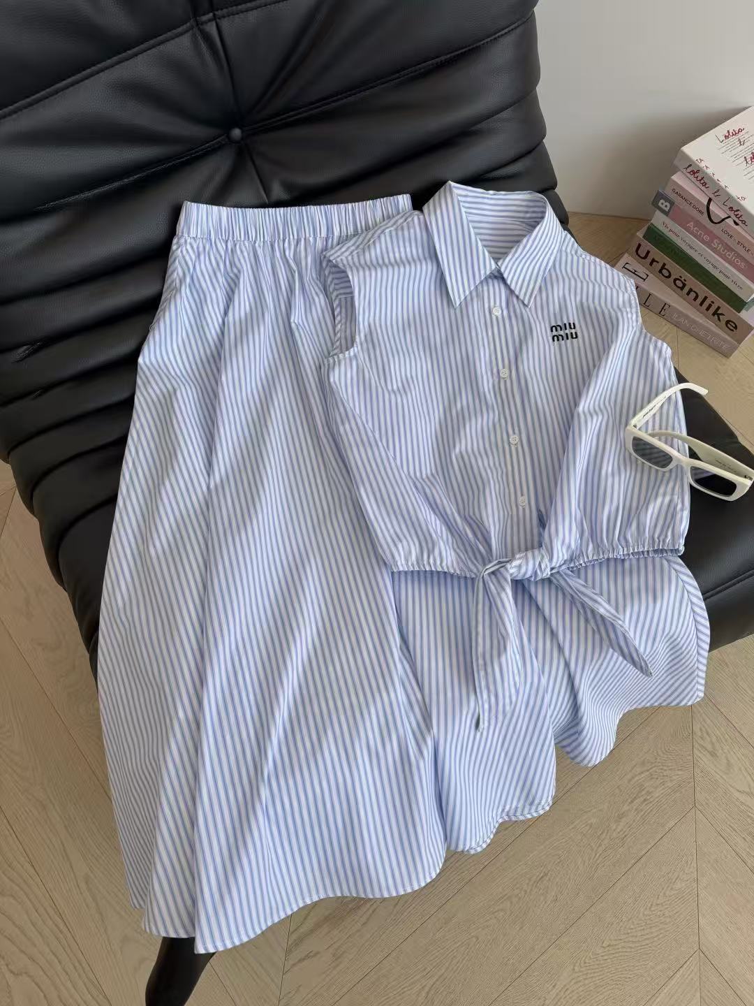 M1UM1U ストライプ柄レタリング ベスト＋スカート 2点セット【50％割引+送料無料】