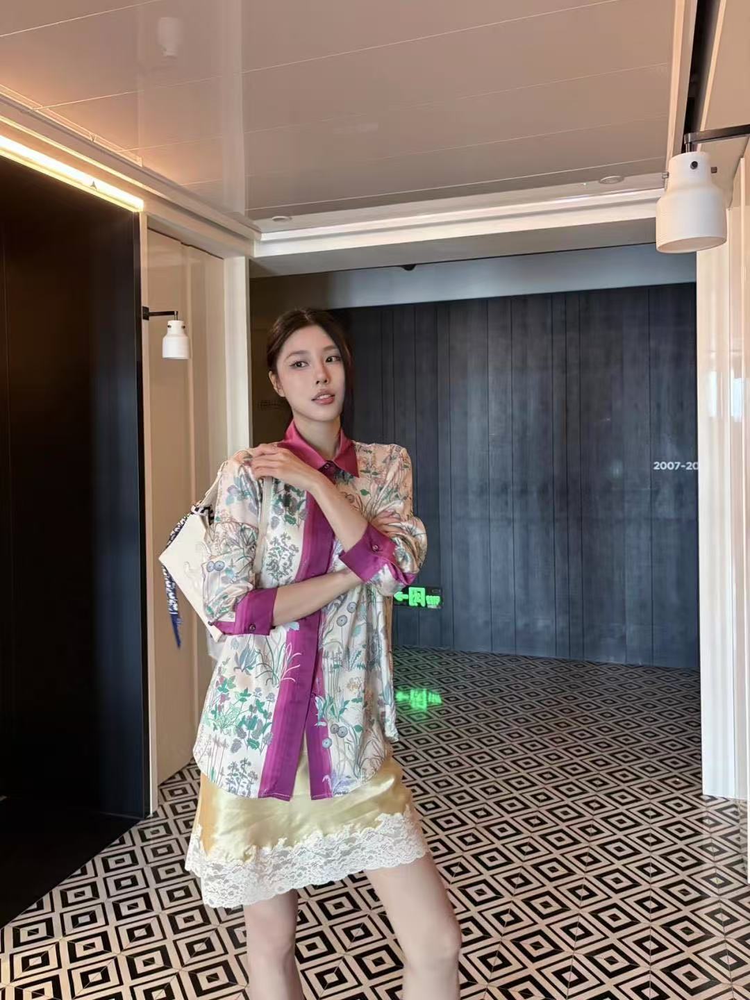 GUCC1 シルクプリントシャツ【50％割引+送料無料】