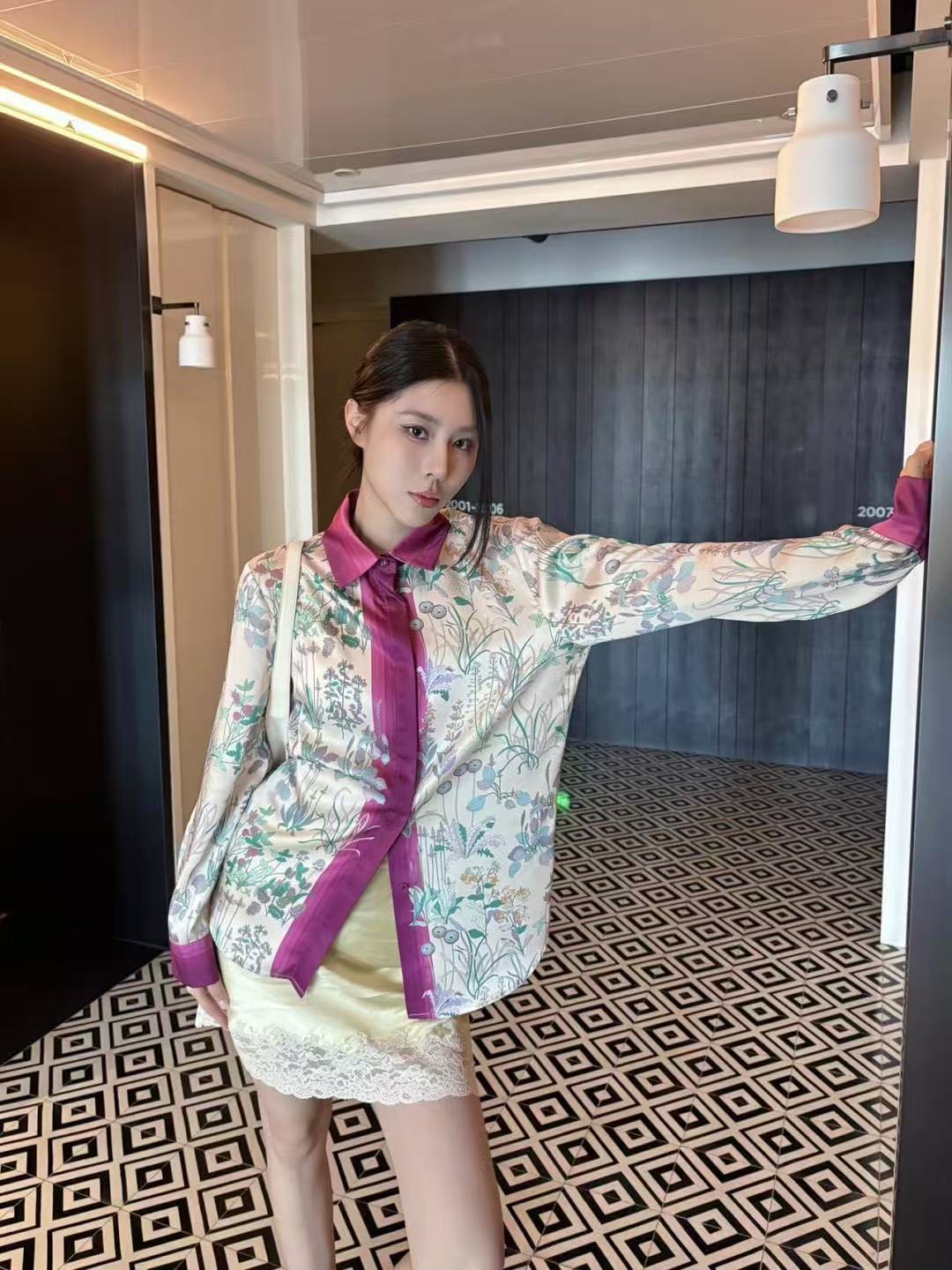 GUCC1 シルクプリントシャツ【50％割引+送料無料】