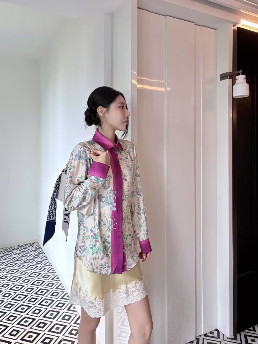 GUCC1 シルクプリントシャツ【50％割引+送料無料】