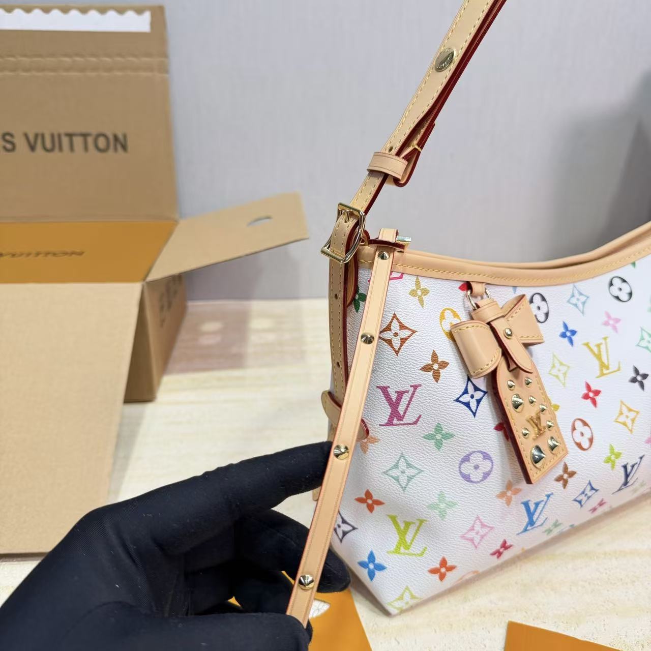 LV Carryallプリント柄の脇下バッグ【50％割引+送料無料】