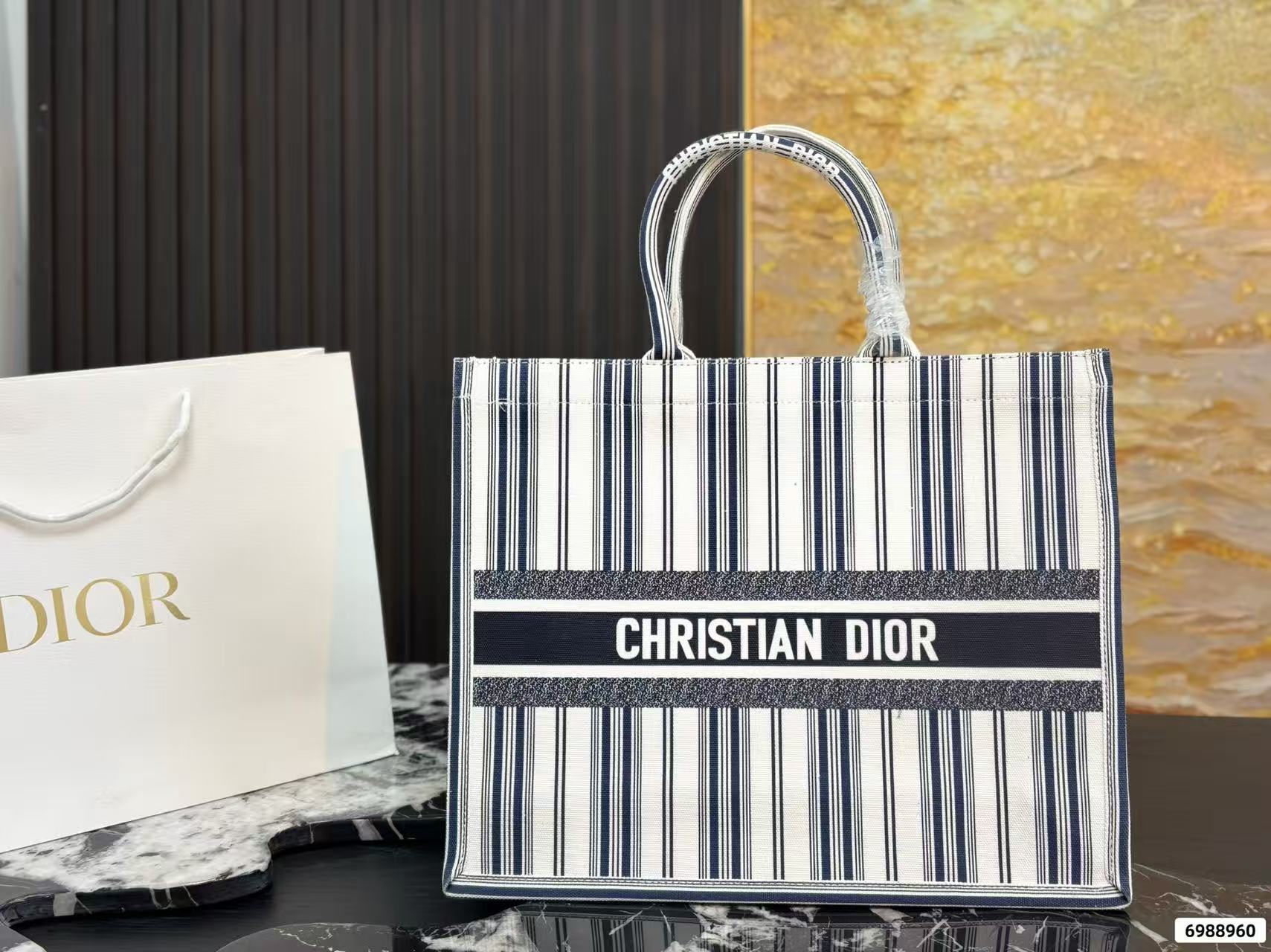 DI0Rストライプ柄のトートバッグ【 50％割引+送料無料】