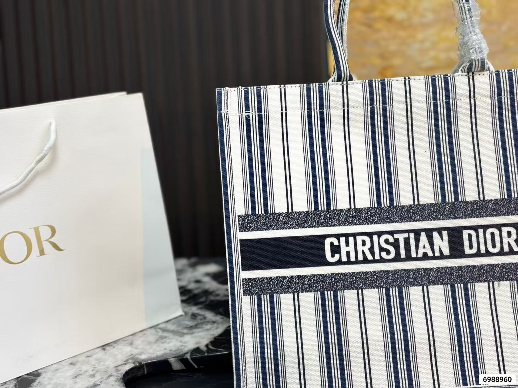 DI0Rストライプ柄のトートバッグ【 50％割引+送料無料】