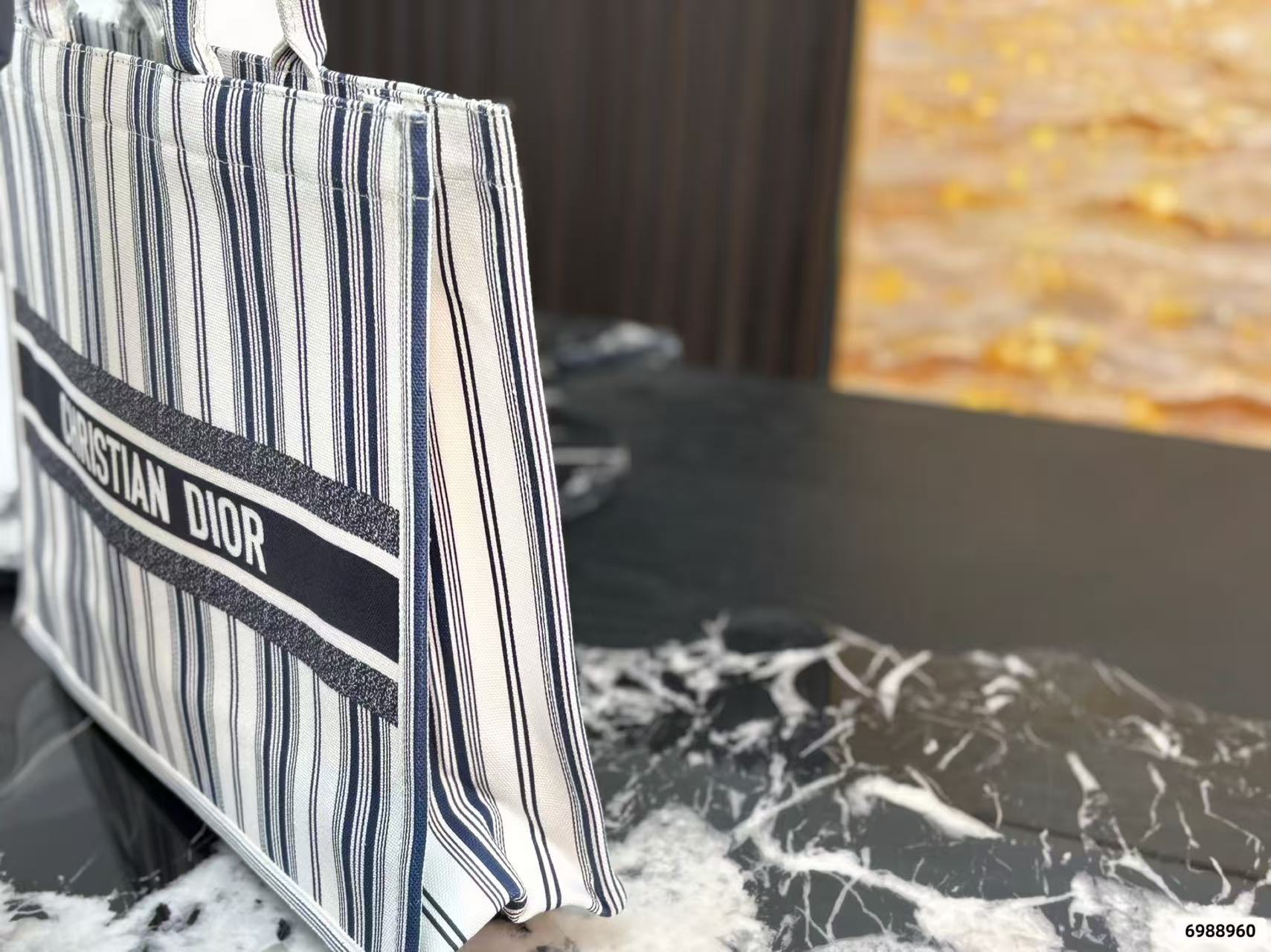 DI0Rストライプ柄のトートバッグ【 50％割引+送料無料】