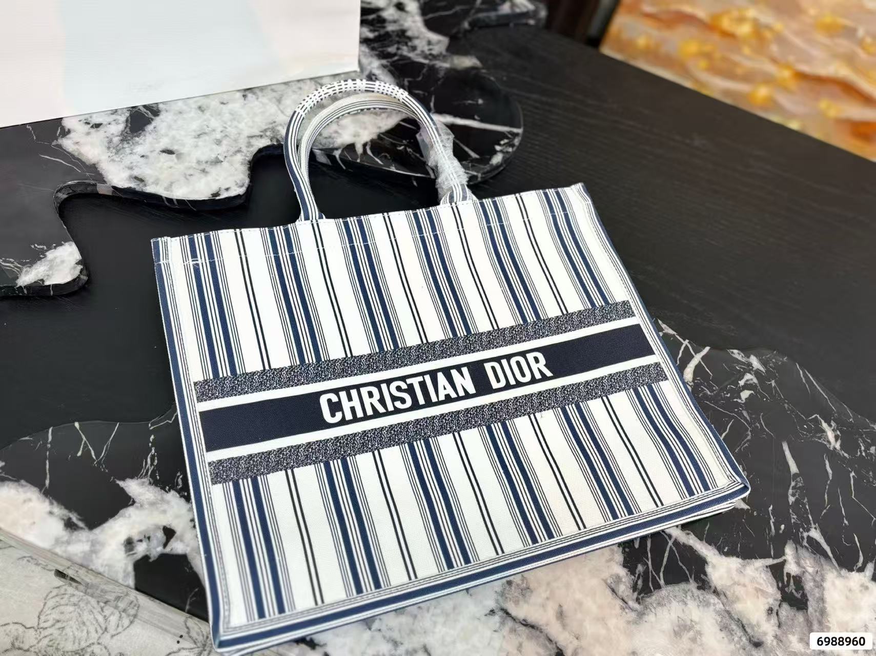 DI0Rストライプ柄のトートバッグ【 50％割引+送料無料】