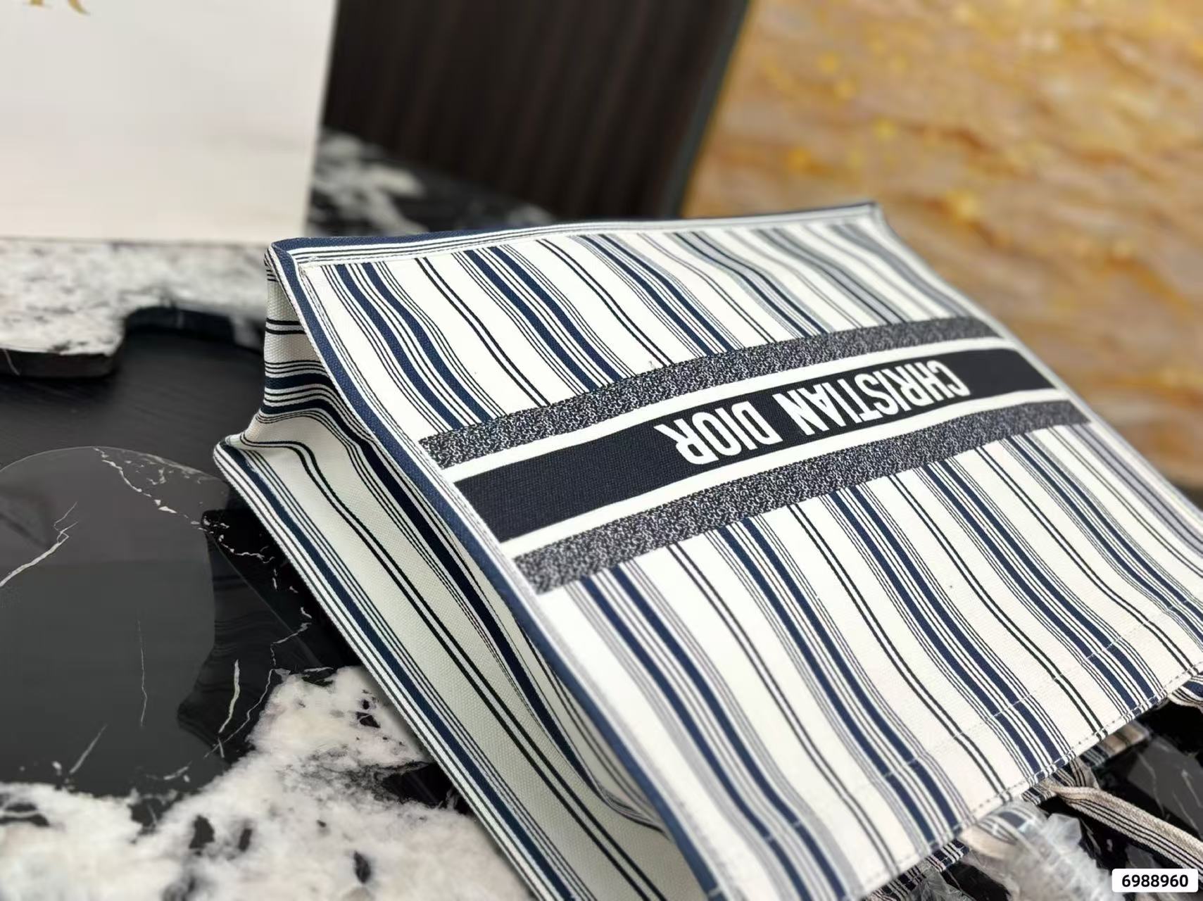 DI0Rストライプ柄のトートバッグ【 50％割引+送料無料】