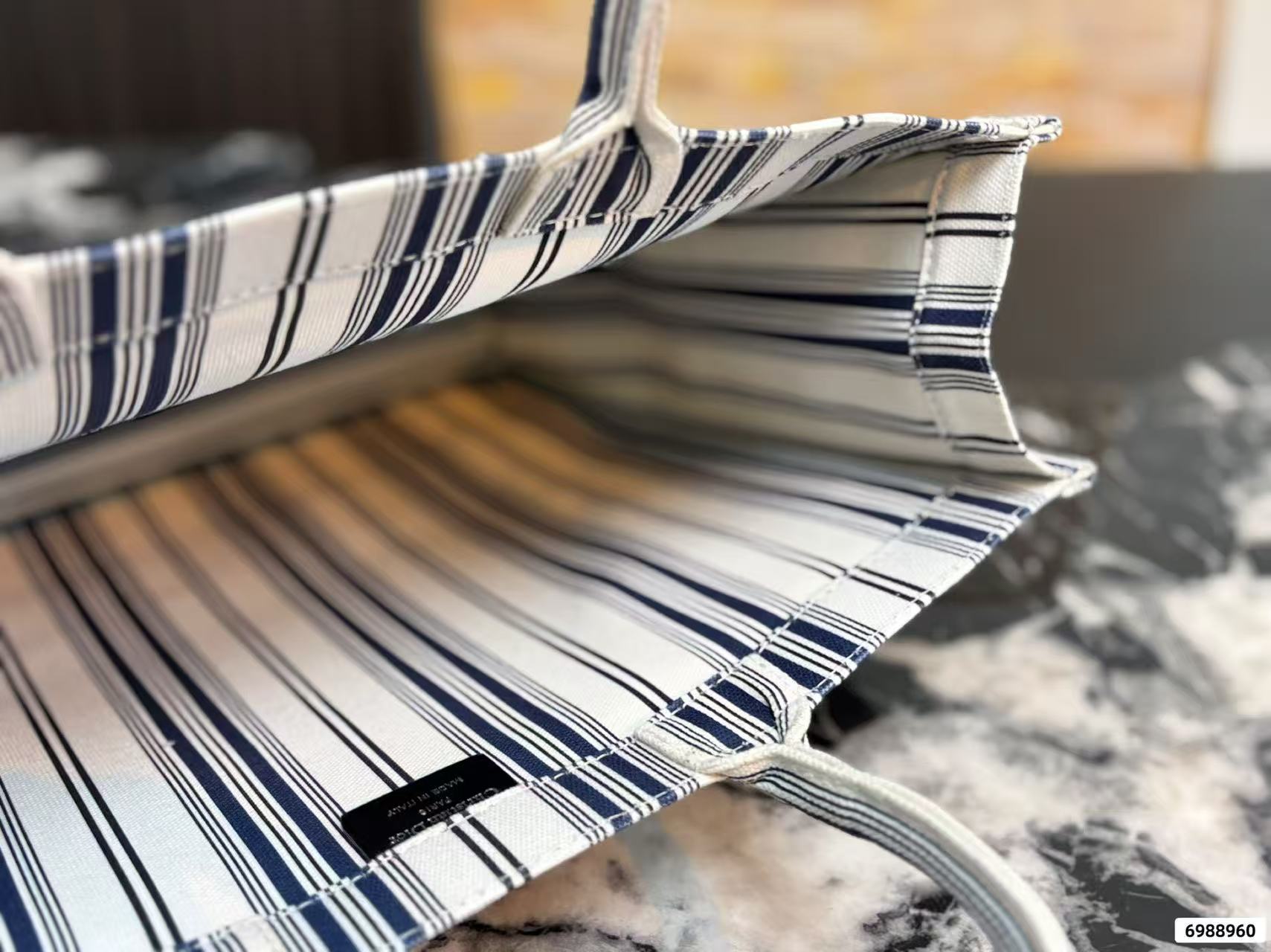 DI0Rストライプ柄のトートバッグ【 50％割引+送料無料】