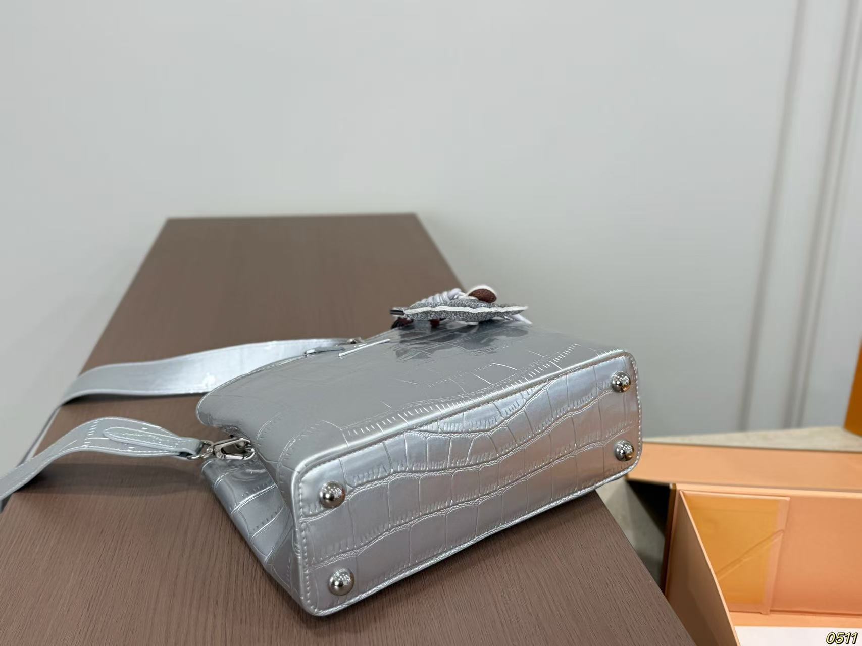 LV Capucinesハンドバッグ【 50％割引+送料無料】