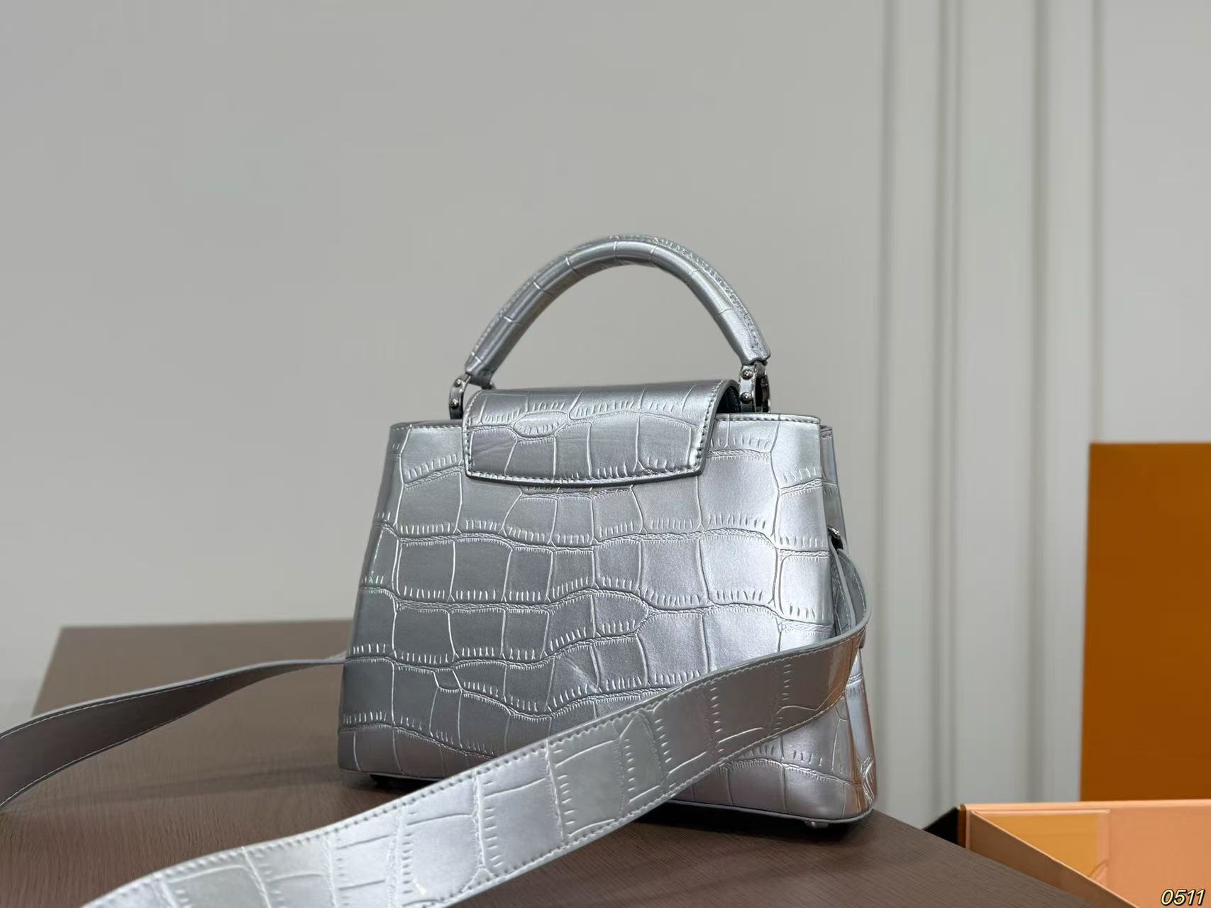 LV Capucinesハンドバッグ【 50％割引+送料無料】