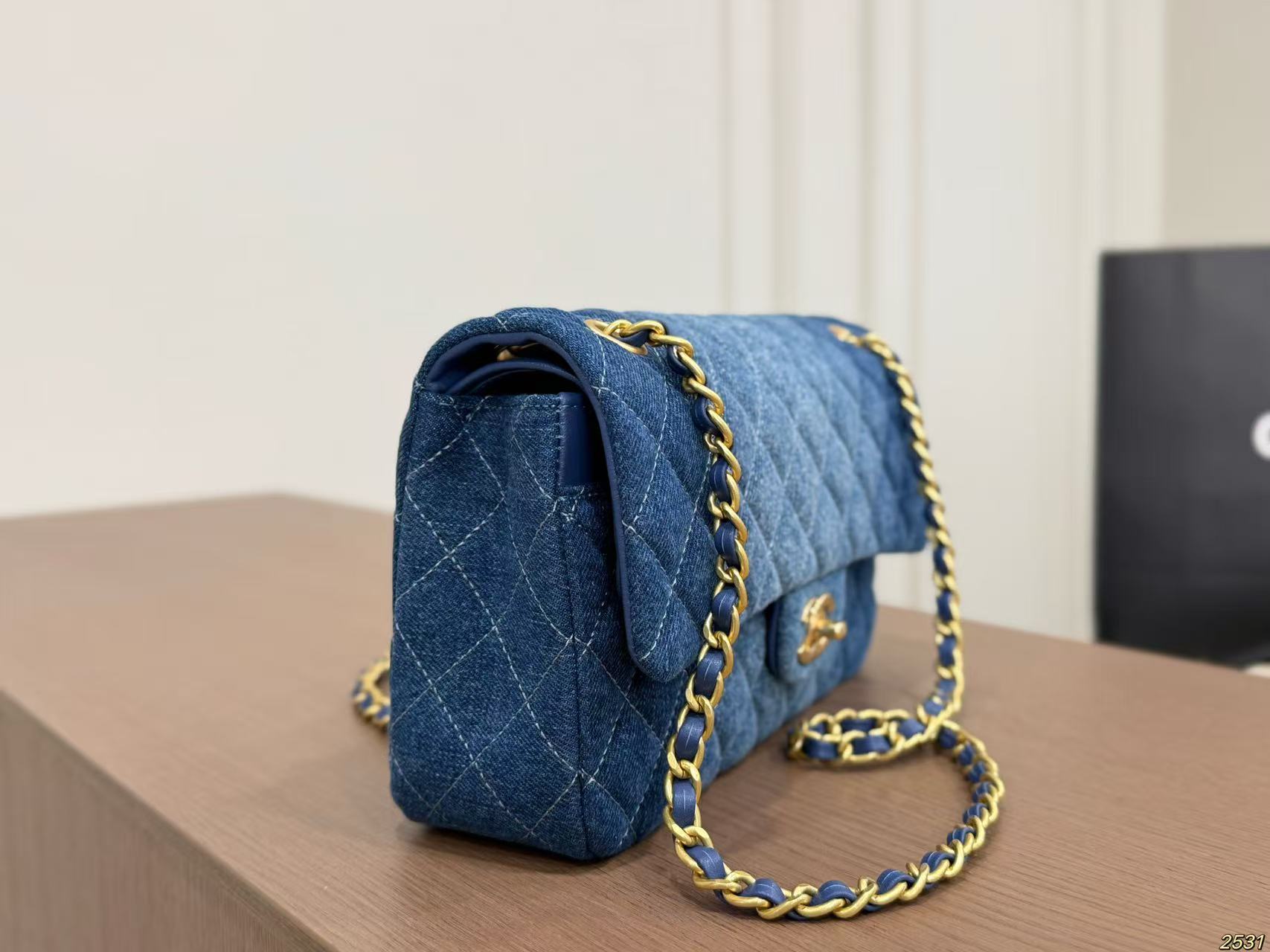 CHANE1 デニムキルティングチェーンバッグ【 50％割引+送料無料】