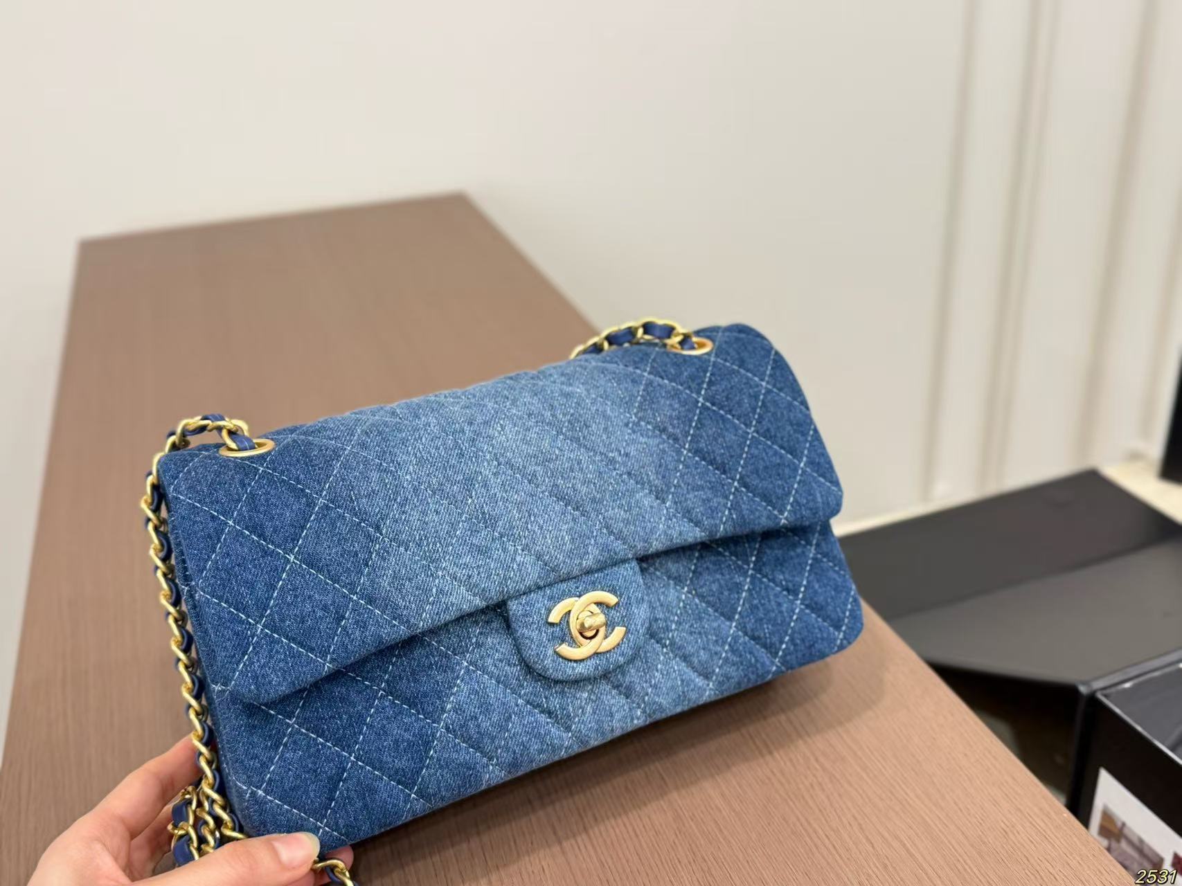 CHANE1 デニムキルティングチェーンバッグ【 50％割引+送料無料】