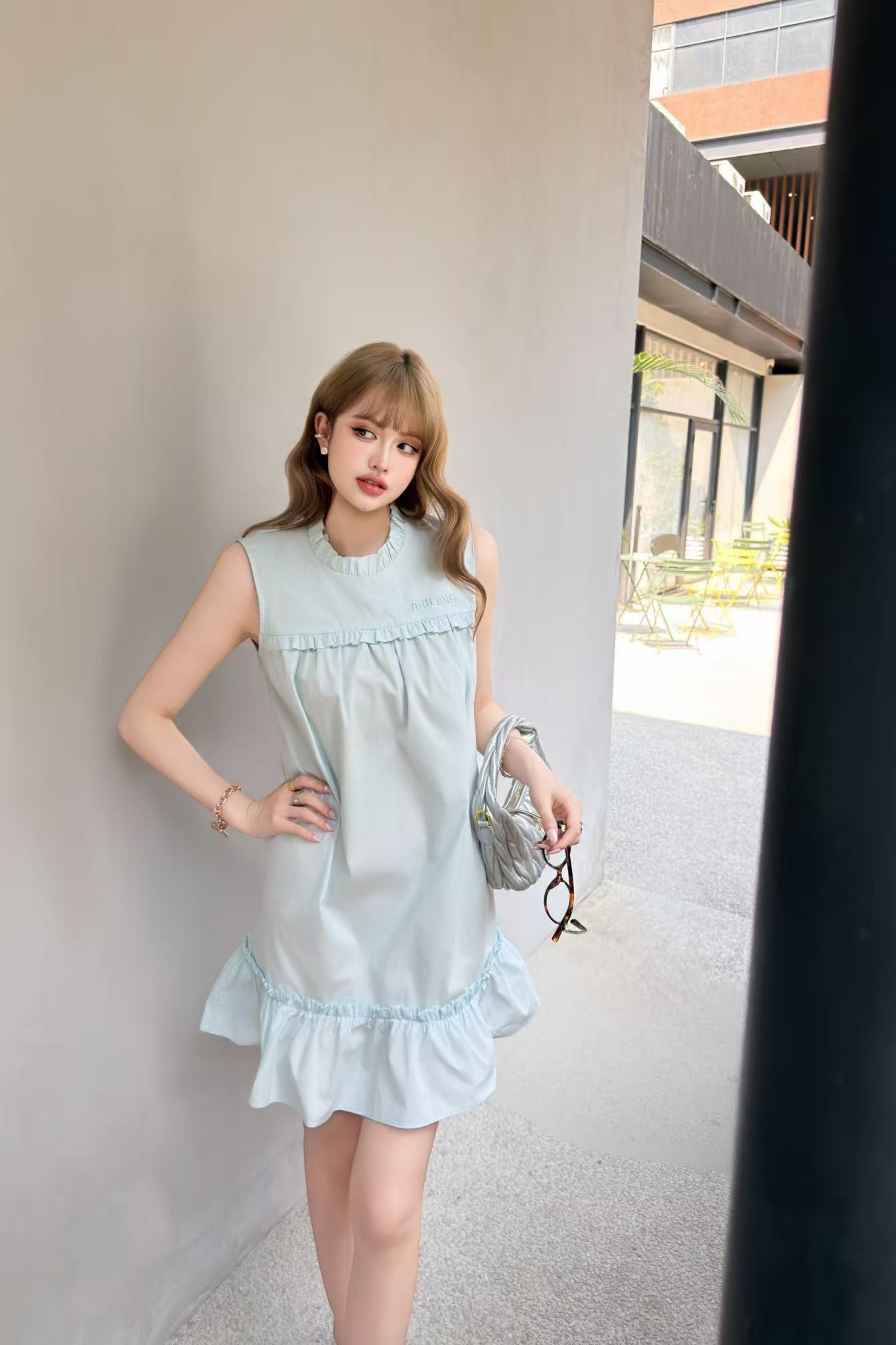 M1UM1U 高品質ノースリーブドレス【50％割引+送料無料】