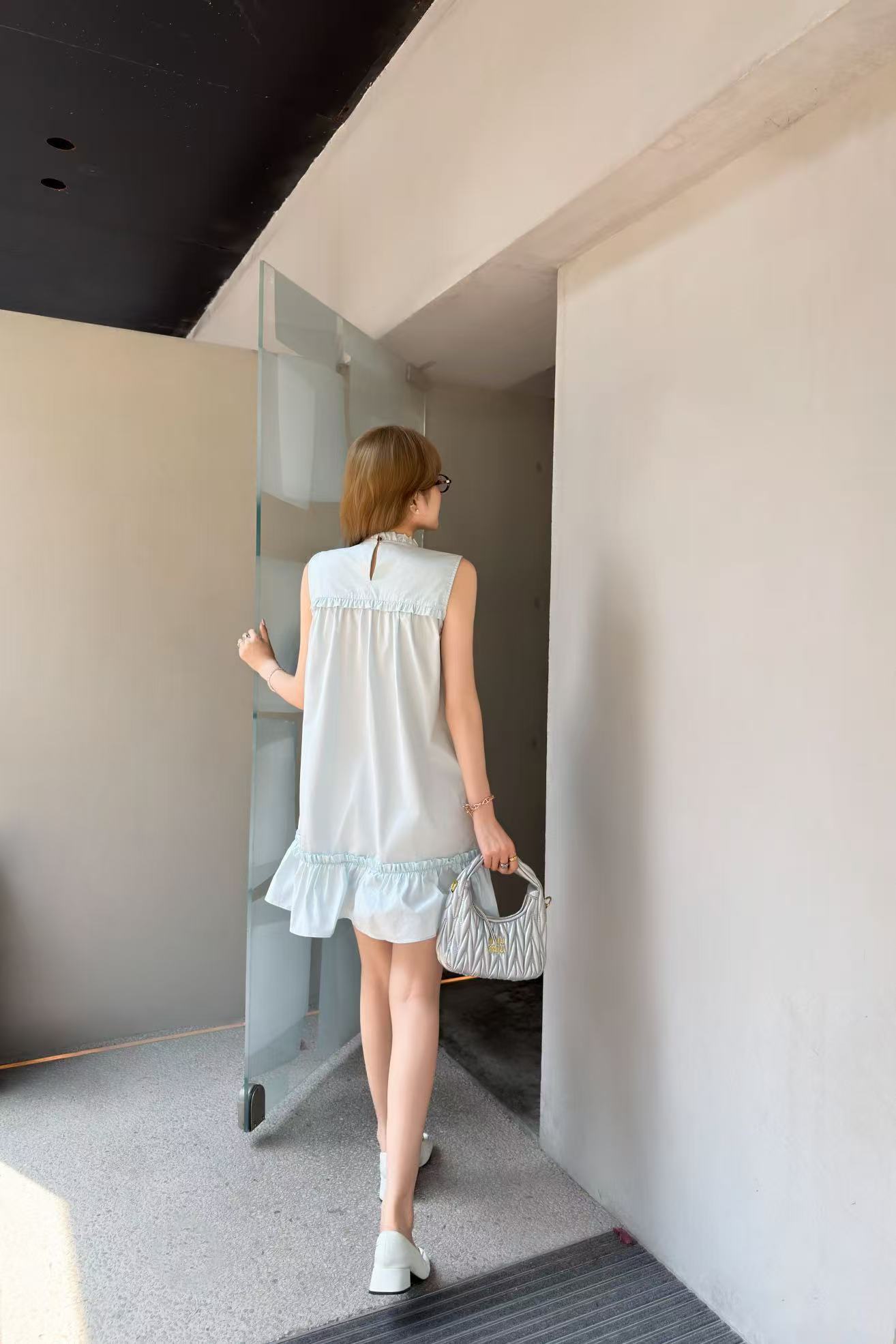 M1UM1U 高品質ノースリーブドレス【50％割引+送料無料】