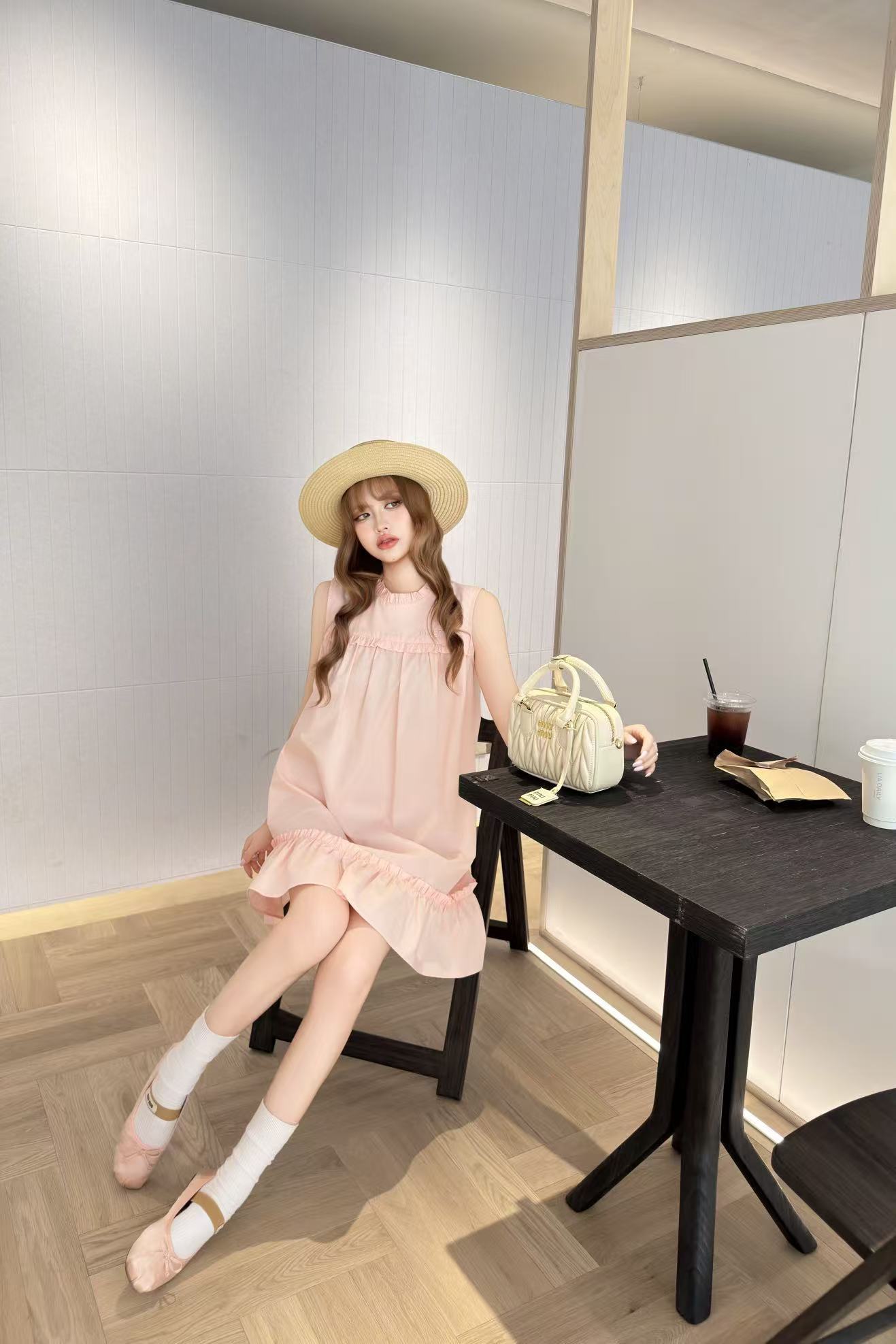 M1UM1U 高品質ノースリーブドレス【50％割引+送料無料】