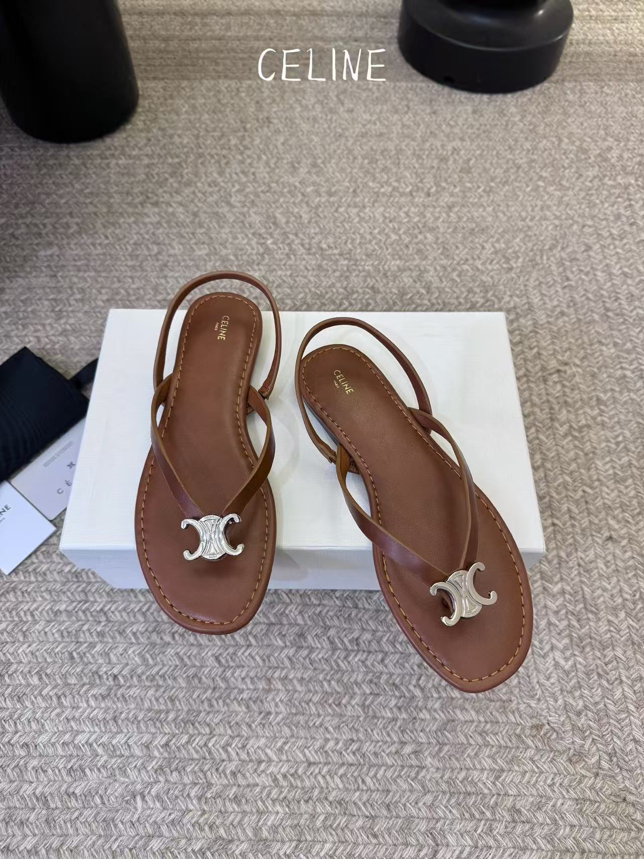 CEL1NE 高品質凱旋門ダイヤモンド装飾フラットサンダル【50％割引+送料無料】