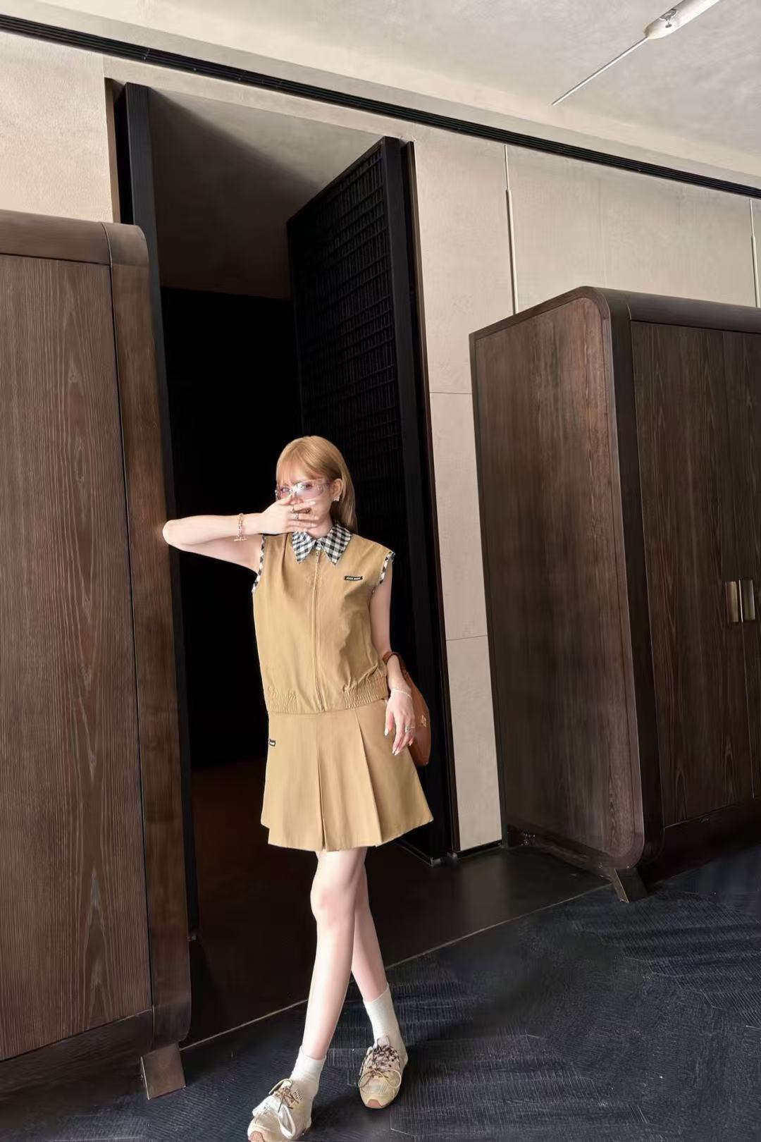 M1UM1U レターベスト＋スカート ツーピースセット【50％割引+送料無料】