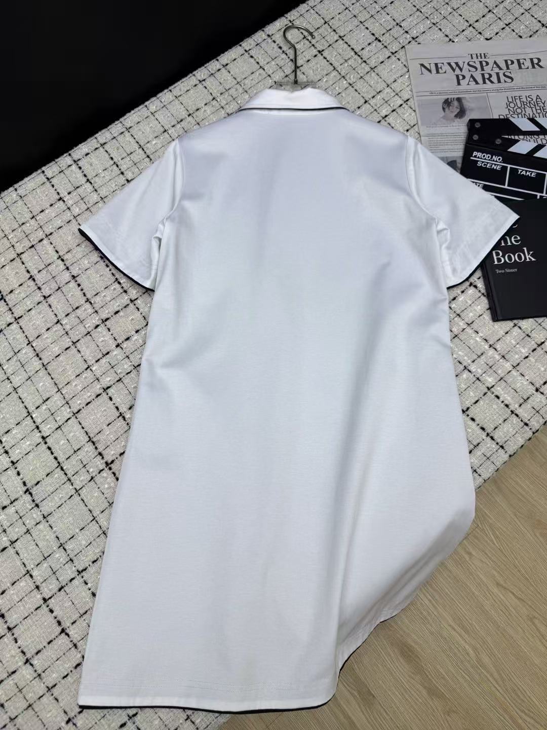 M1UM1U ラペルワンピース（文字刺繍ポケット付き）【50％割引+送料無料】