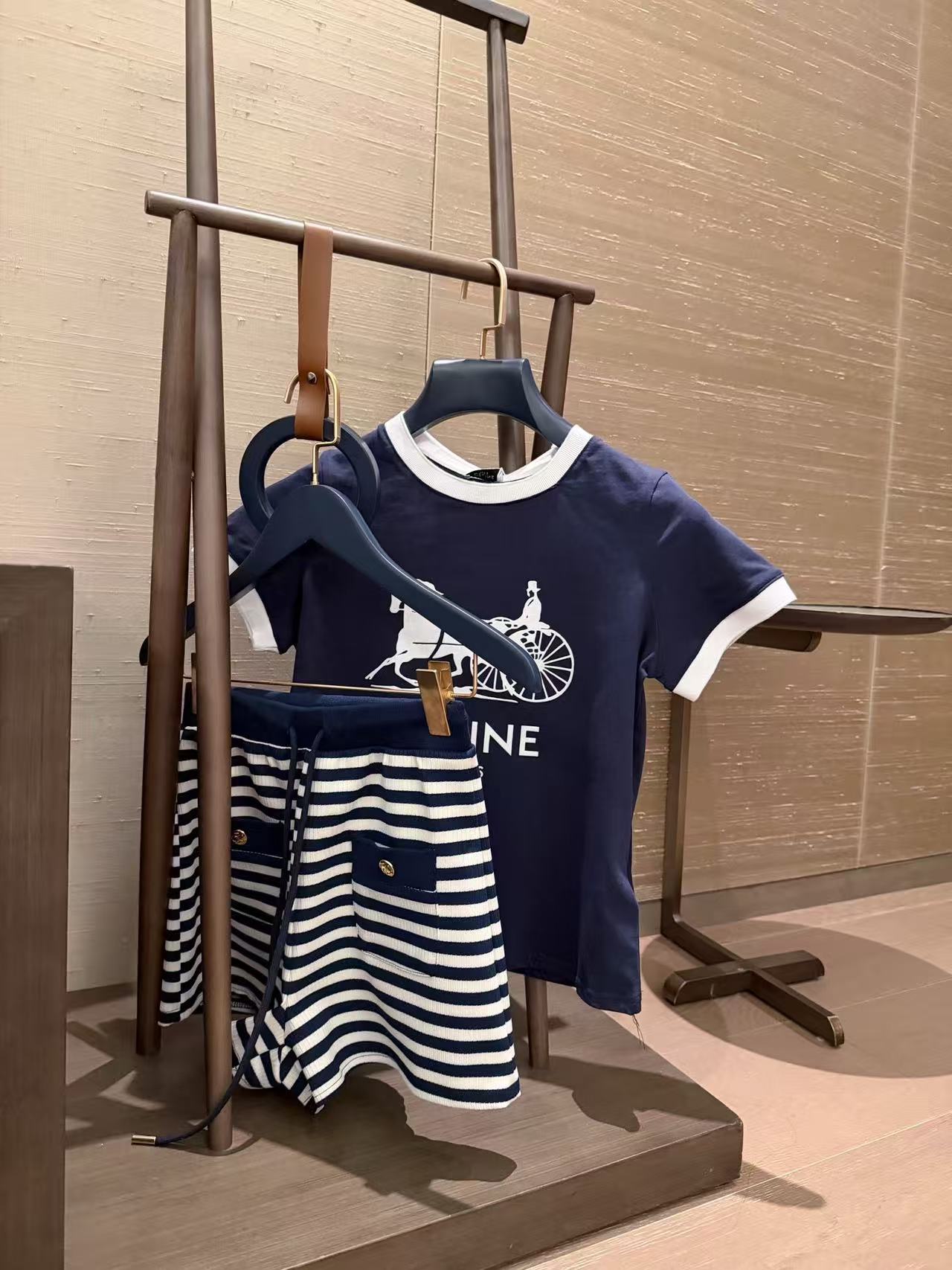 CEL1NE レターTシャツ＋ショートパンツ ツーピースセット【50％割引+送料無料】