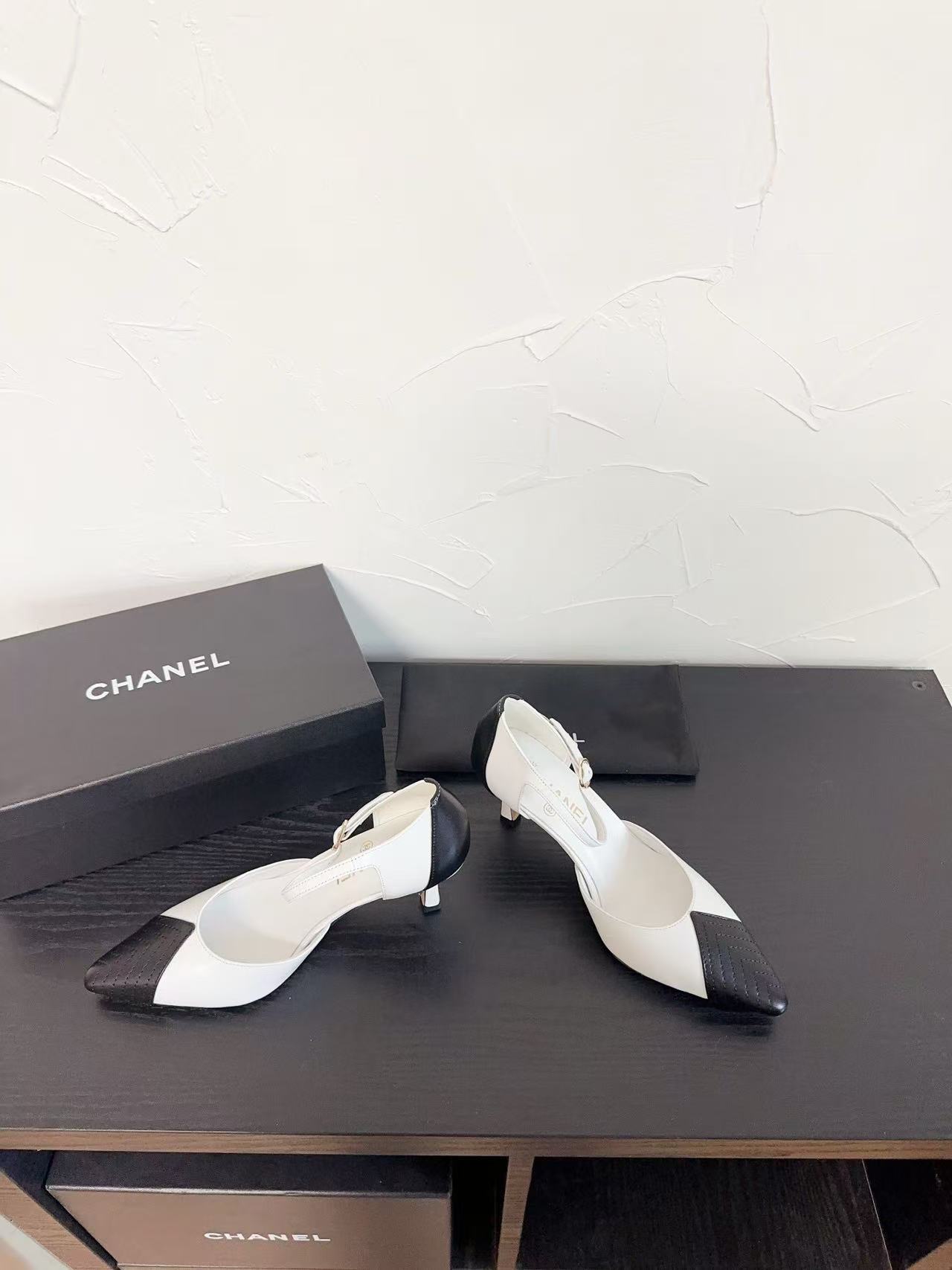 CHANE1 シンプルなカラーブロックレザーローヒールシューズ【50％割引+送料無料】