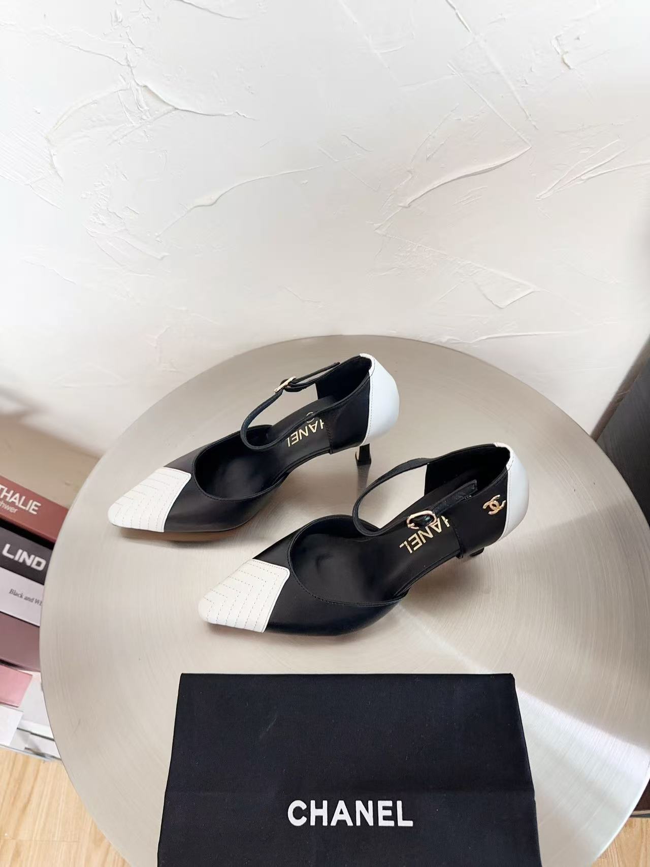 CHANE1 シンプルなカラーブロックレザーローヒールシューズ【50％割引+送料無料】