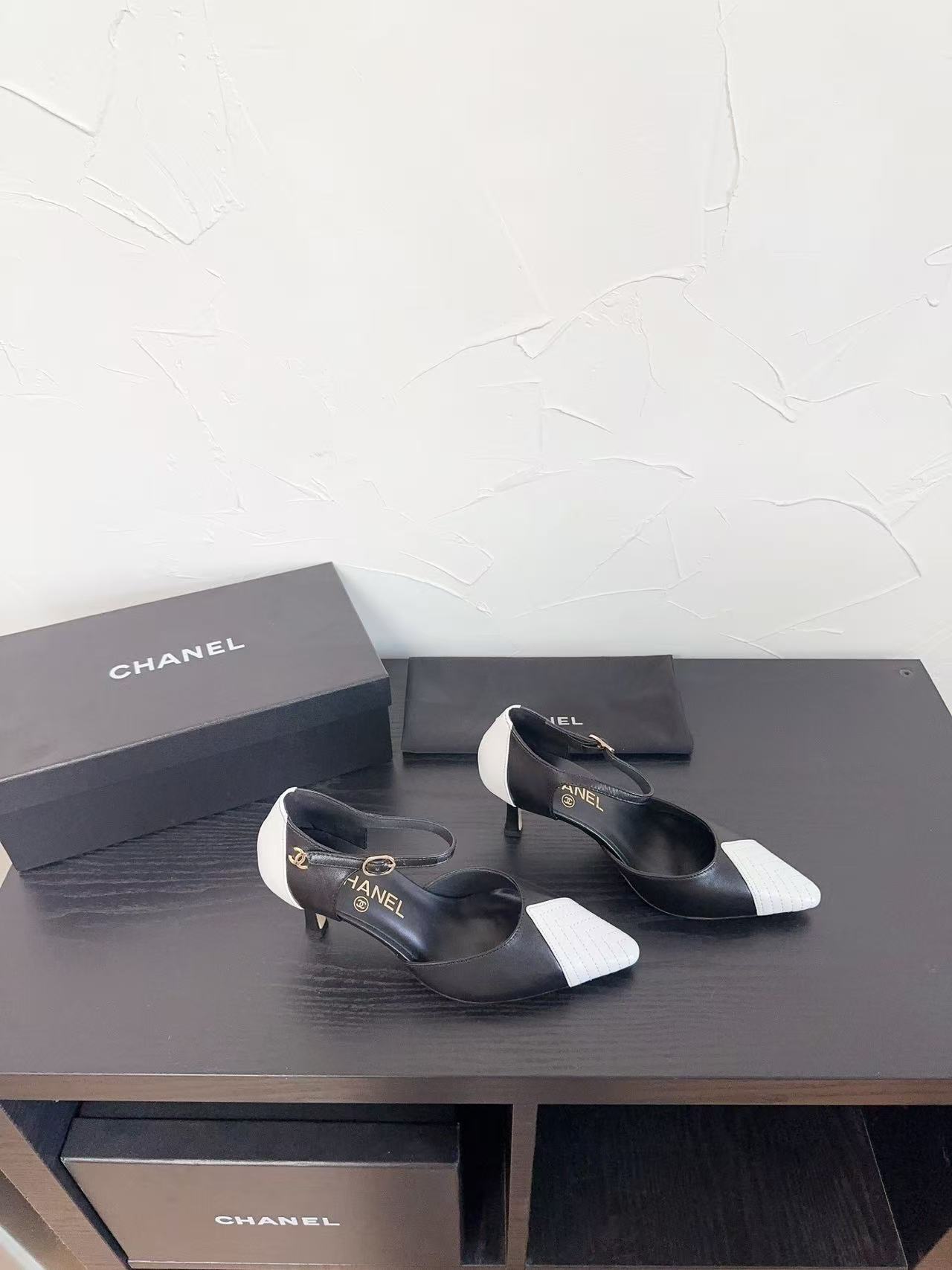 CHANE1 シンプルなカラーブロックレザーローヒールシューズ【50％割引+送料無料】