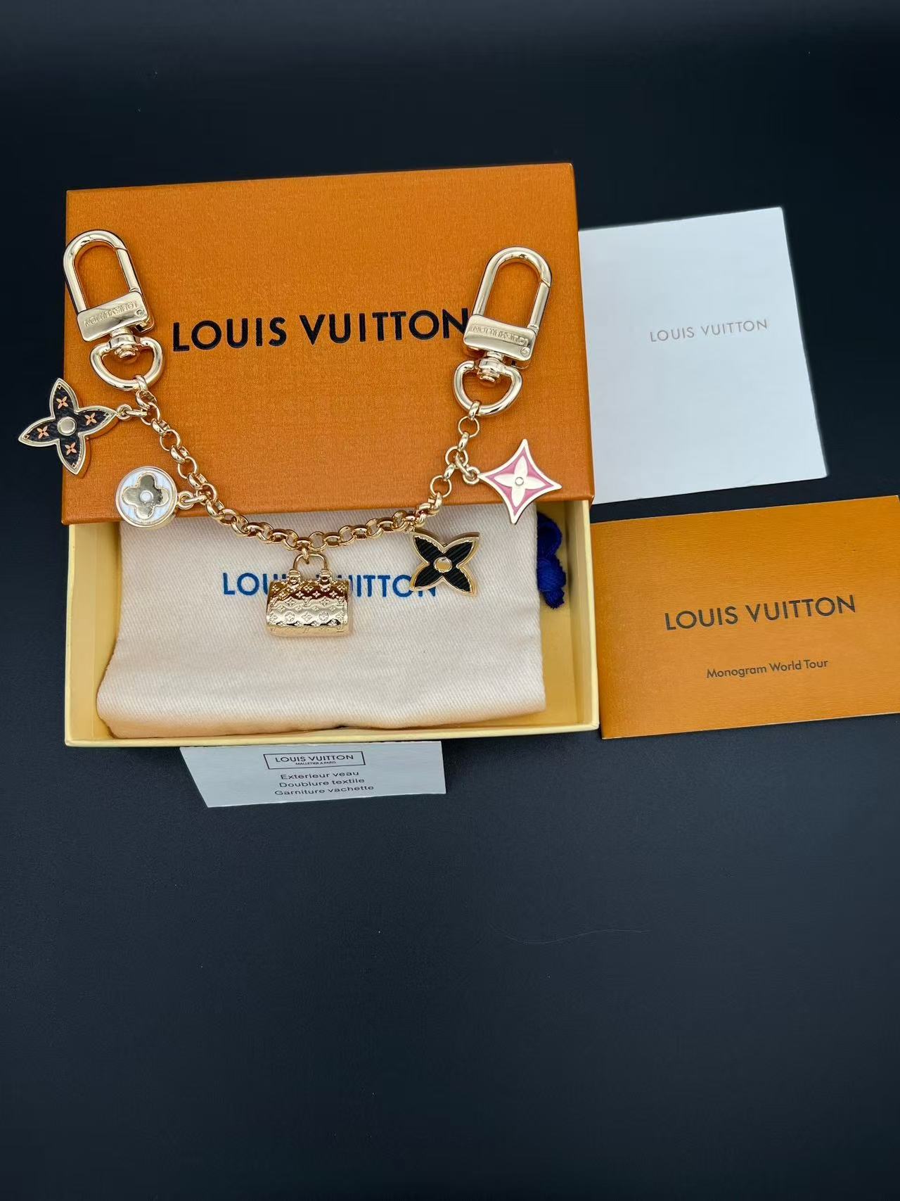 LV四つ葉のクローバーのキーホルダー【50％割引+送料無料】